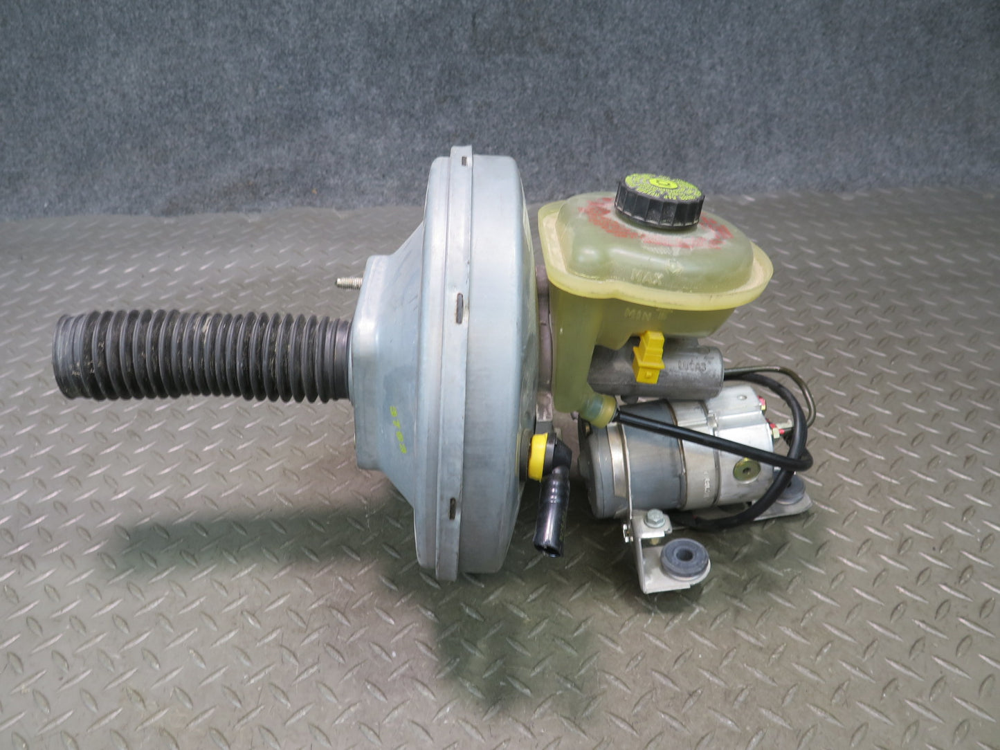 1999-2005 Porsche 911 996 Power Brake Booster W/ Master Cylinder Reservoir
