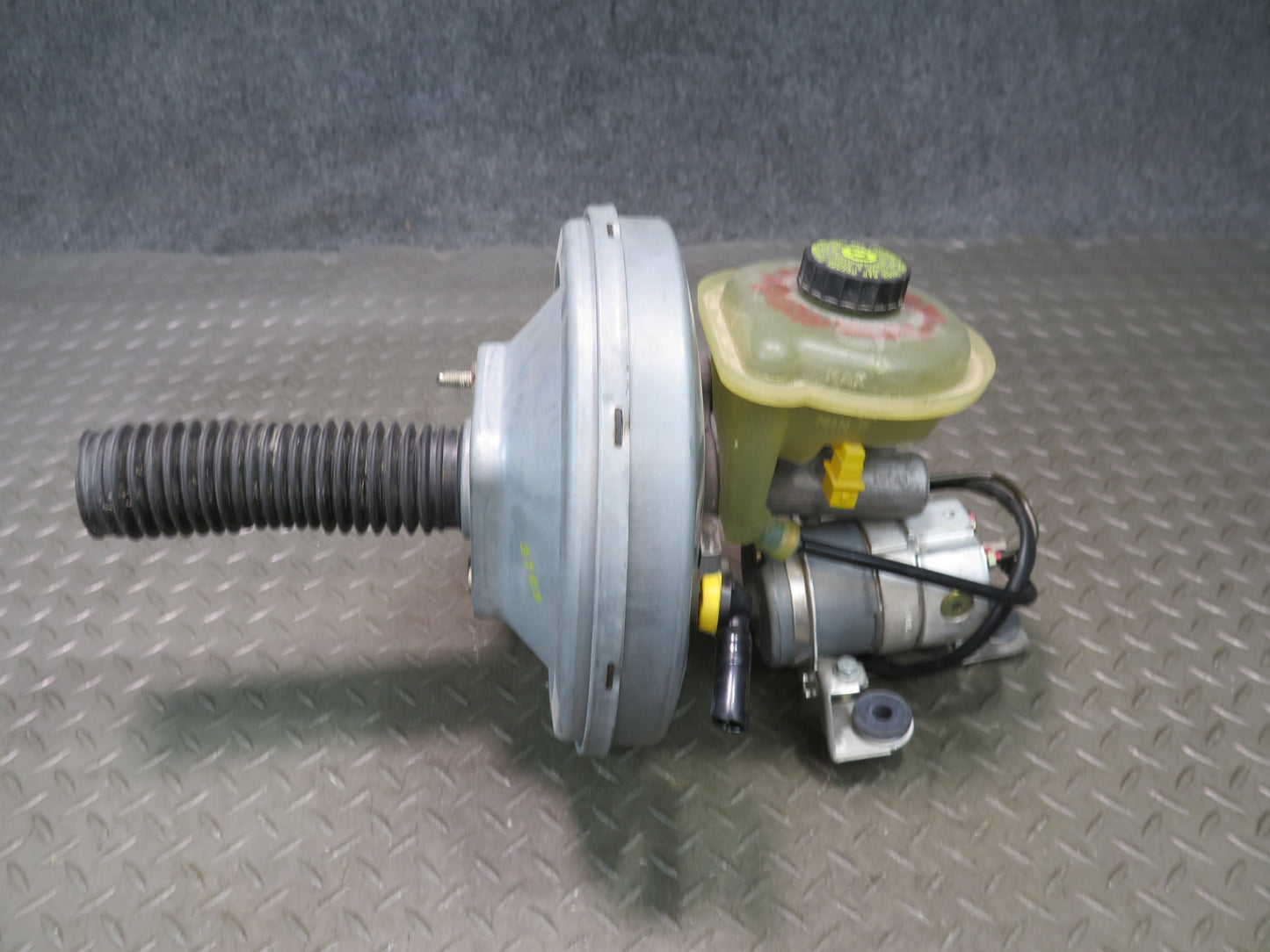 1999-2005 Porsche 911 996 Power Brake Booster W/ Master Cylinder Reservoir