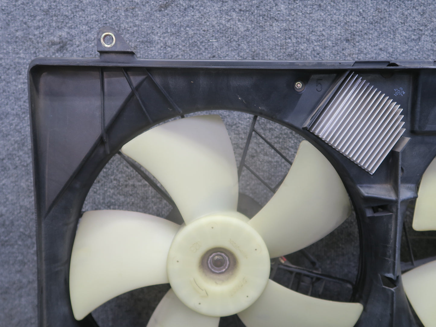 02-10 Lexus UZZ40L SC430 Engine Cooling Fan Motor Shroud w Control Module OEM