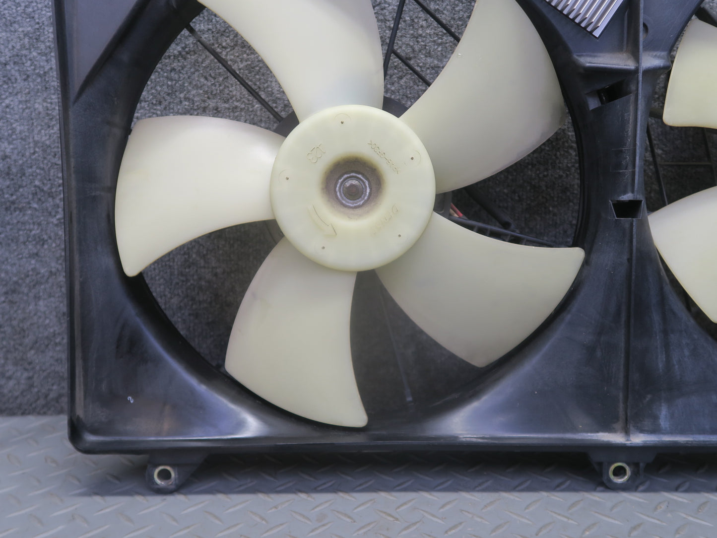 02-10 Lexus UZZ40L SC430 Engine Cooling Fan Motor Shroud w Control Module OEM