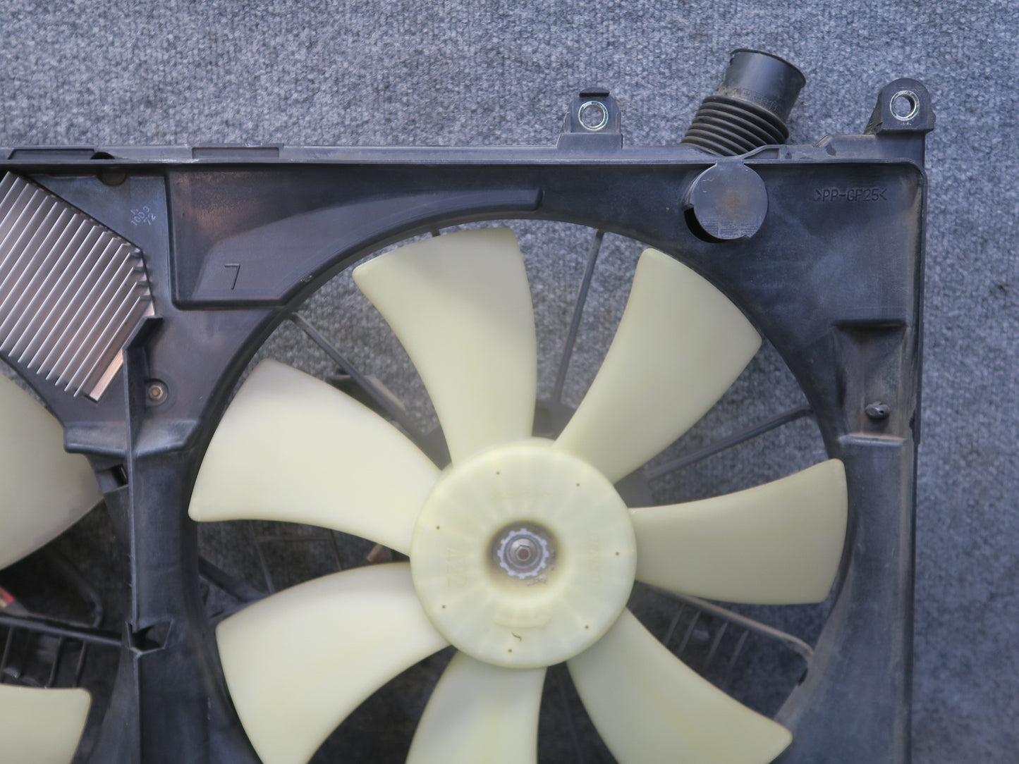 02-10 Lexus UZZ40L SC430 Engine Cooling Fan Motor Shroud w Control Module OEM