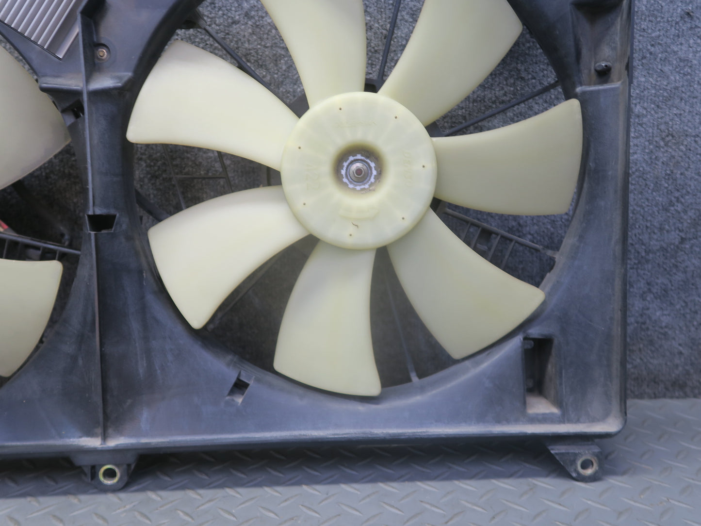 02-10 Lexus UZZ40L SC430 Engine Cooling Fan Motor Shroud w Control Module OEM