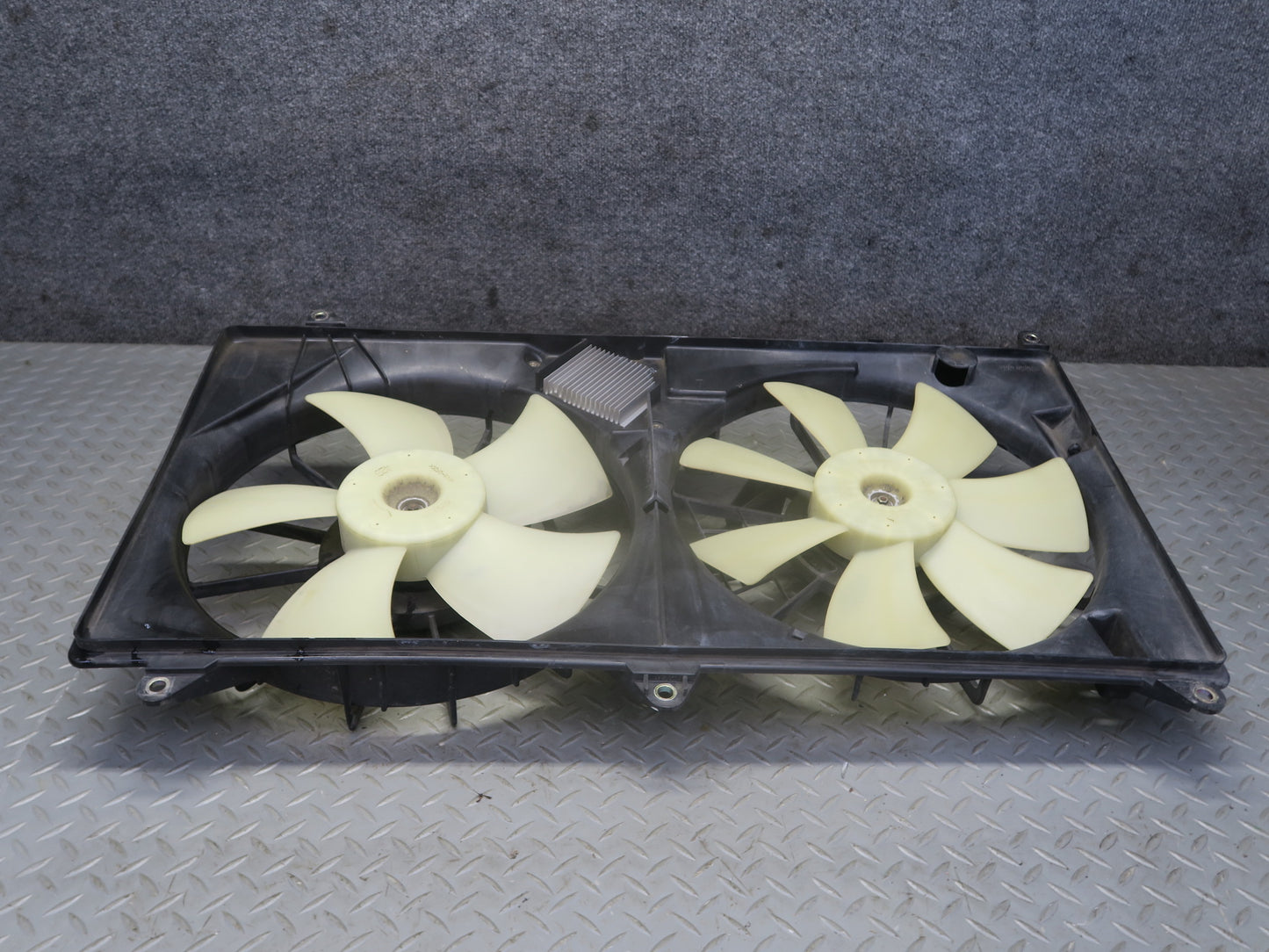 02-10 Lexus UZZ40L SC430 Engine Cooling Fan Motor Shroud w Control Module OEM