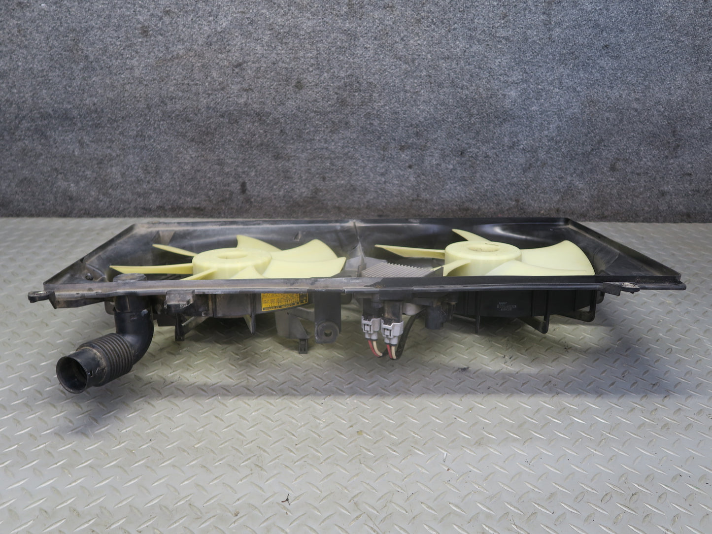 02-10 Lexus UZZ40L SC430 Engine Cooling Fan Motor Shroud w Control Module OEM