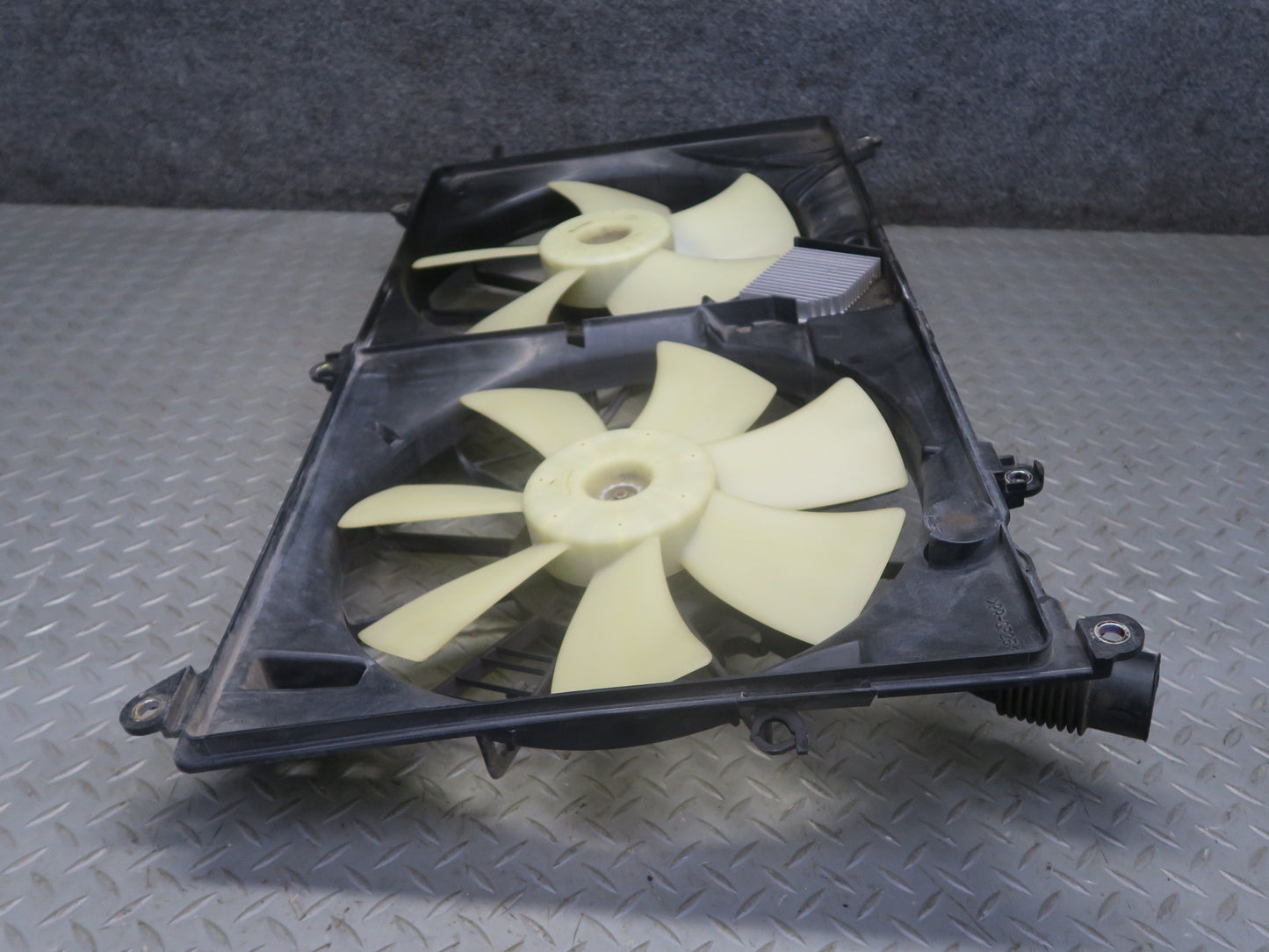 02-10 Lexus UZZ40L SC430 Engine Cooling Fan Motor Shroud w Control Module OEM