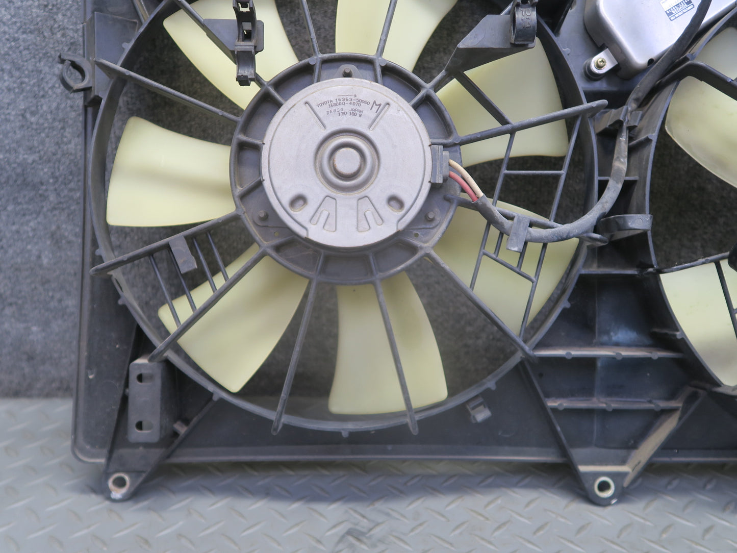 02-10 Lexus UZZ40L SC430 Engine Cooling Fan Motor Shroud w Control Module OEM