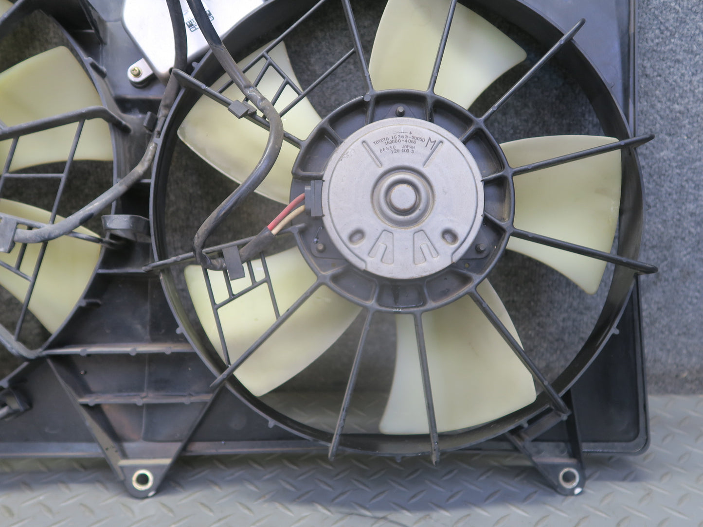 02-10 Lexus UZZ40L SC430 Engine Cooling Fan Motor Shroud w Control Module OEM