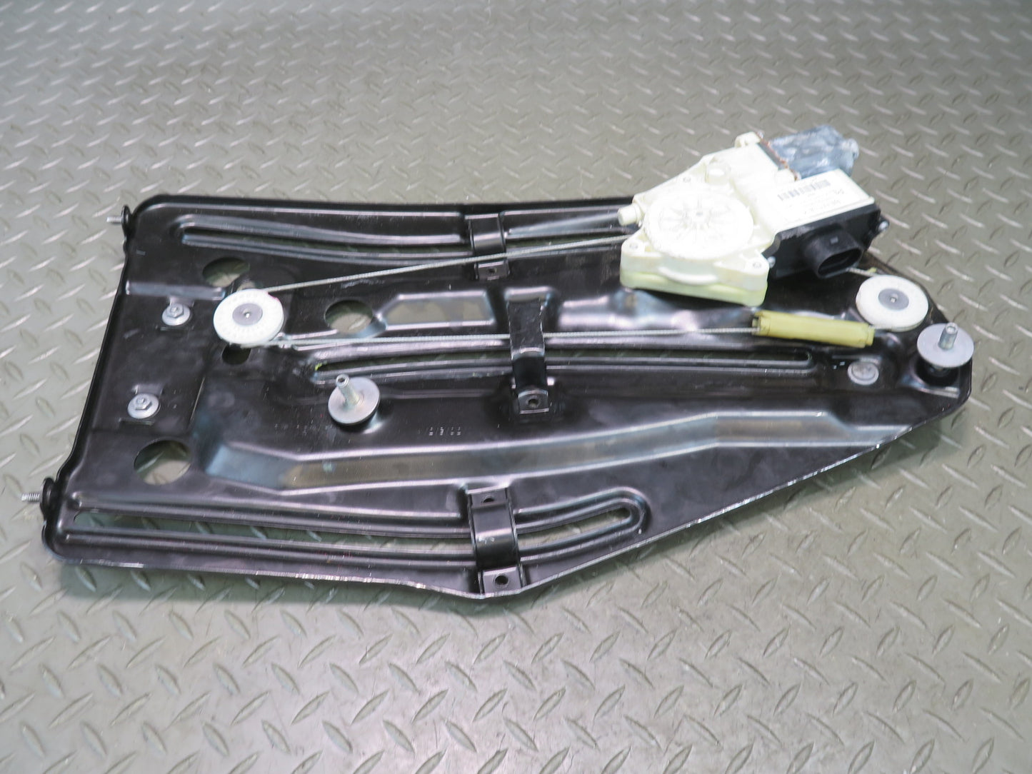 07-10 Bentley Continental GTC Rear Left Quarter Window Regulator w Motor