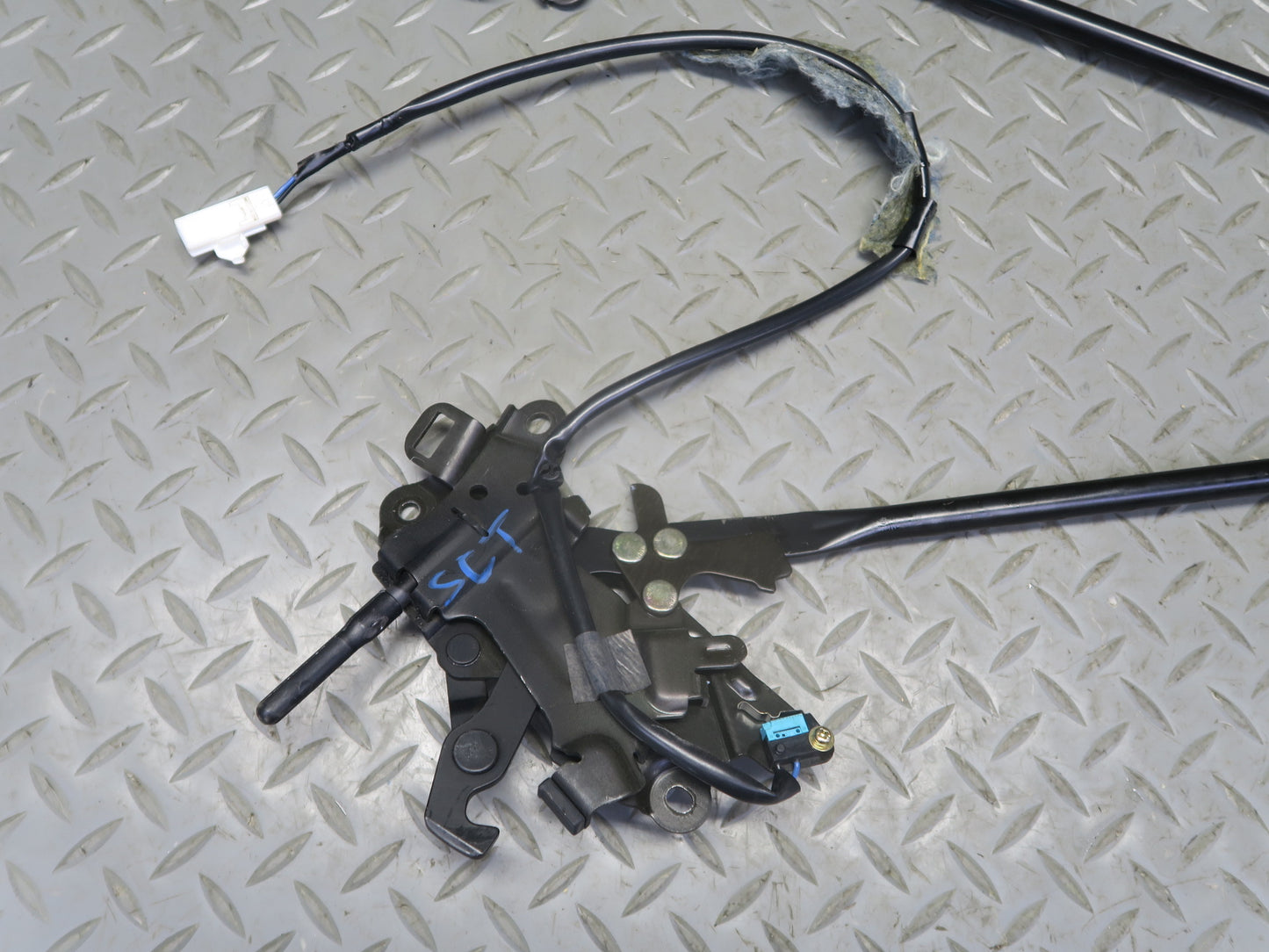 02-10 Lexus Z40 SC430 Convertible TOP Roof Lock Latch Actuators w Motor Assy OEM
