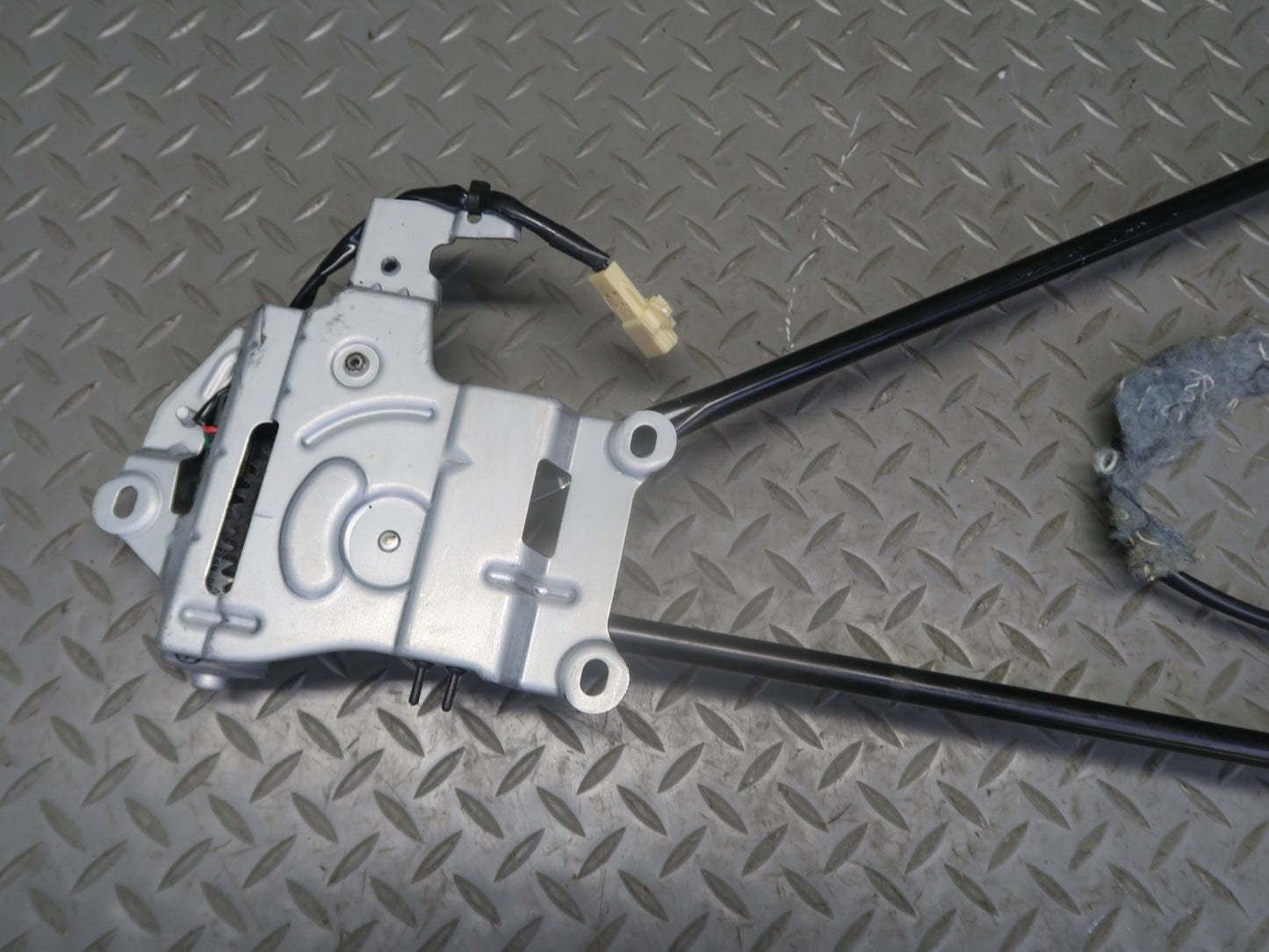 02-10 Lexus Z40 SC430 Convertible TOP Roof Lock Latch Actuators w Motor Assy OEM