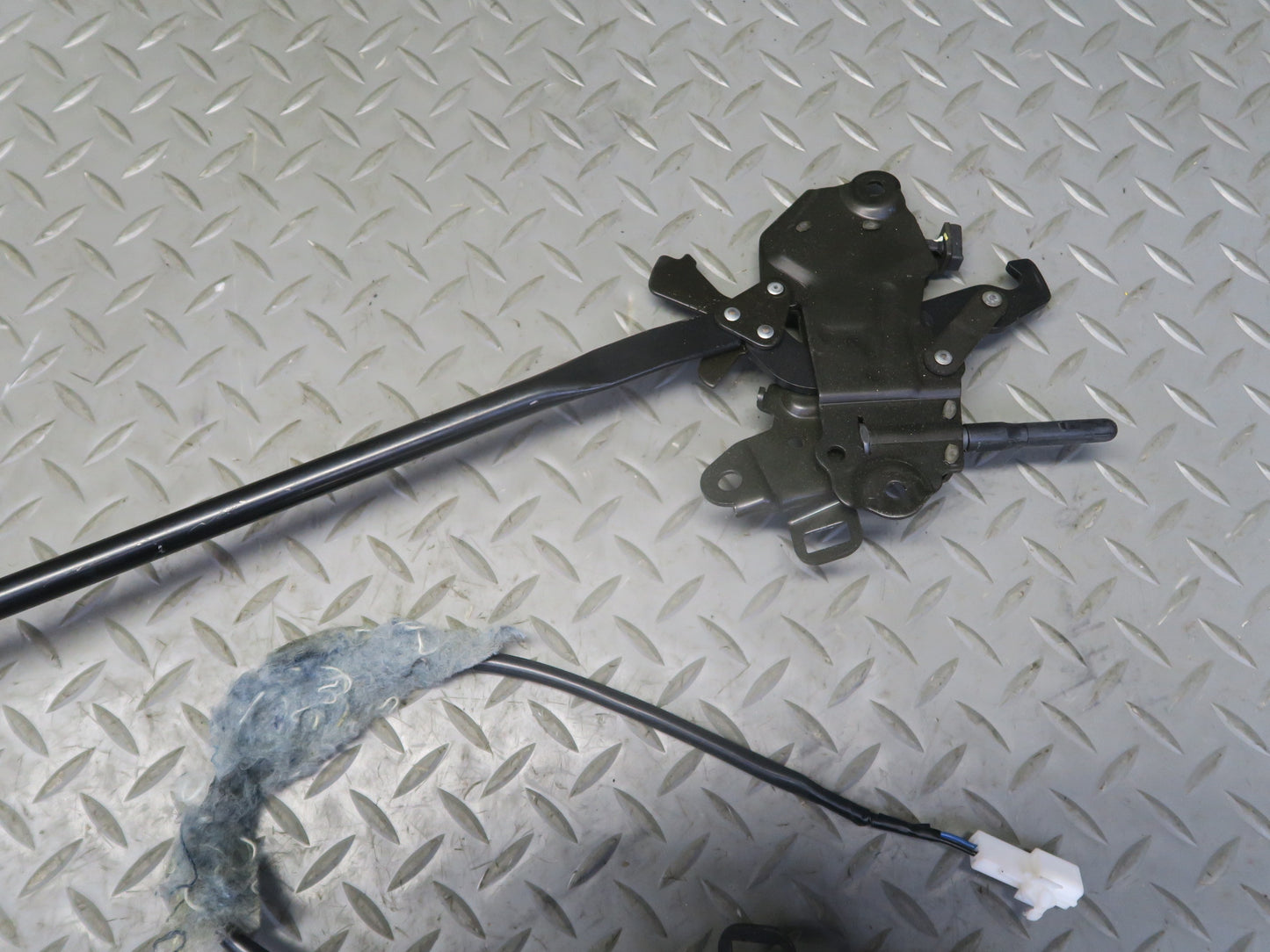 02-10 Lexus Z40 SC430 Convertible TOP Roof Lock Latch Actuators w Motor Assy OEM
