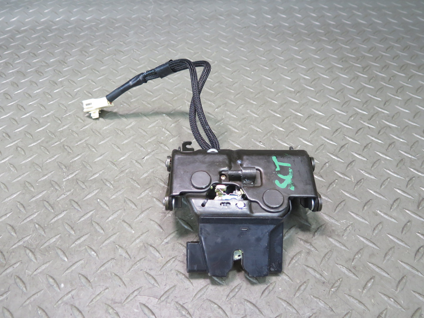 02-10 Lexus UZZ40L SC430 Rear Trunk Lid Lock Latch Actuator OEM