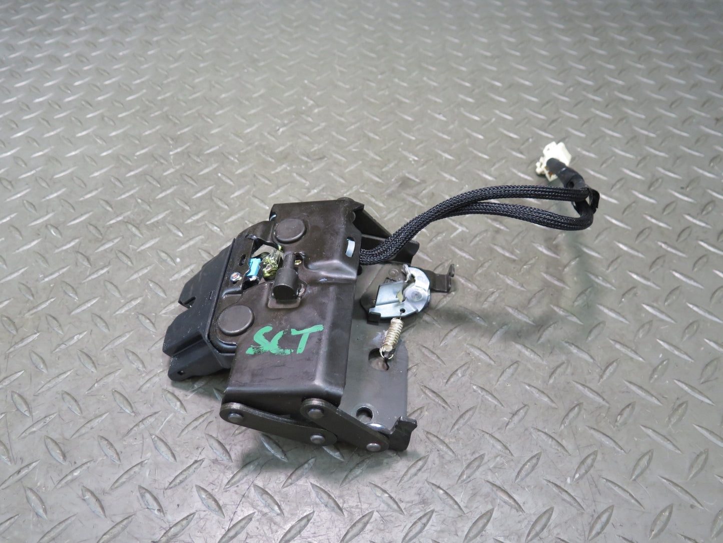 02-10 Lexus UZZ40L SC430 Rear Trunk Lid Lock Latch Actuator OEM
