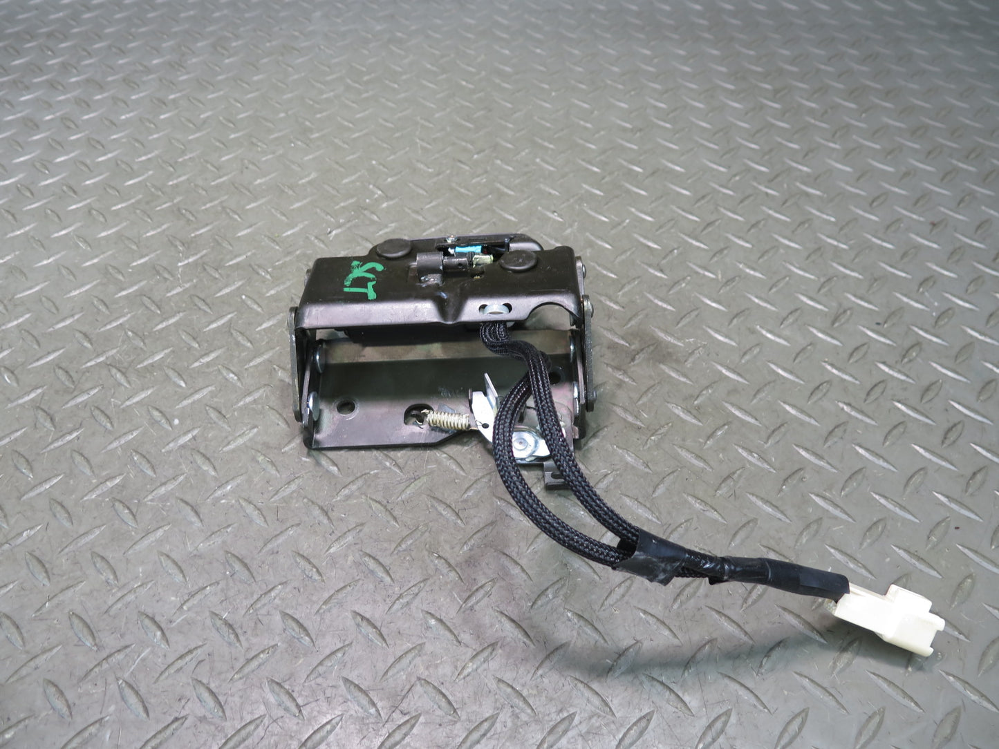 02-10 Lexus UZZ40L SC430 Rear Trunk Lid Lock Latch Actuator OEM