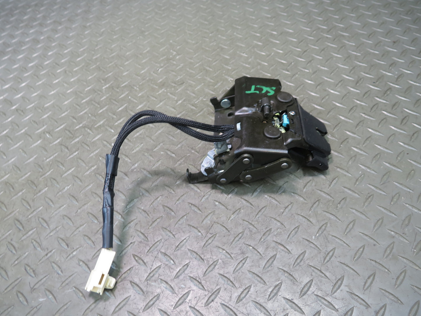 02-10 Lexus UZZ40L SC430 Rear Trunk Lid Lock Latch Actuator OEM