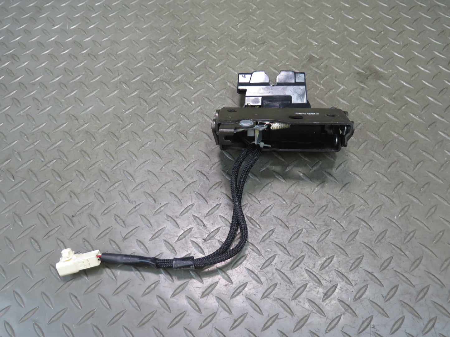 02-10 Lexus UZZ40L SC430 Rear Trunk Lid Lock Latch Actuator OEM