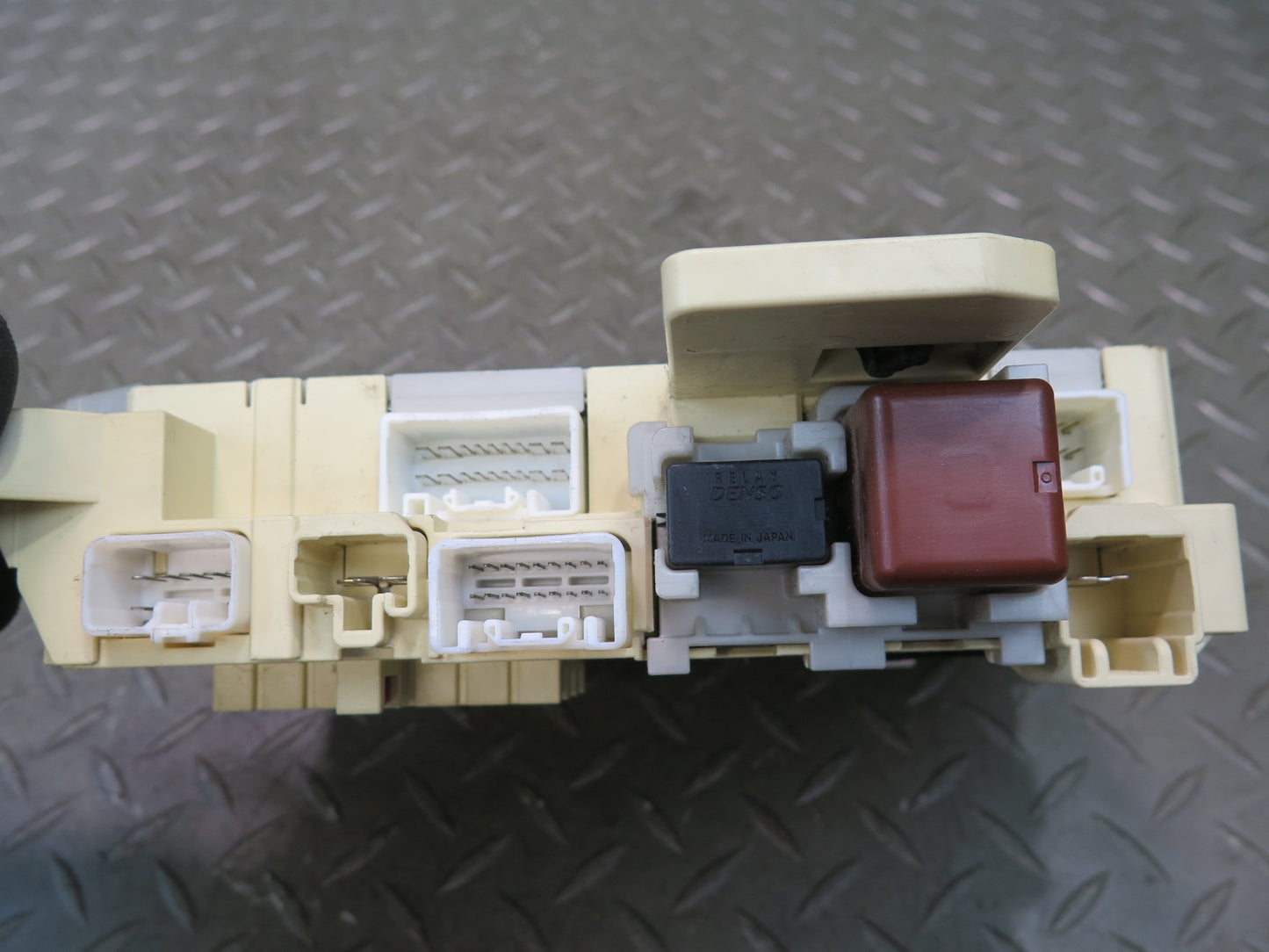 02-05 Lexus UZZ40L SC430 Front Left Dashboard Fuse Box Module 82730-24012 OEM