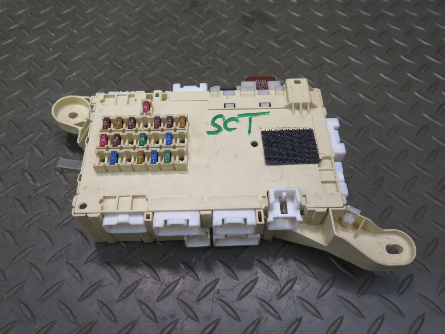 02-05 Lexus UZZ40L SC430 Front Left Dashboard Fuse Box Module 82730-24012 OEM