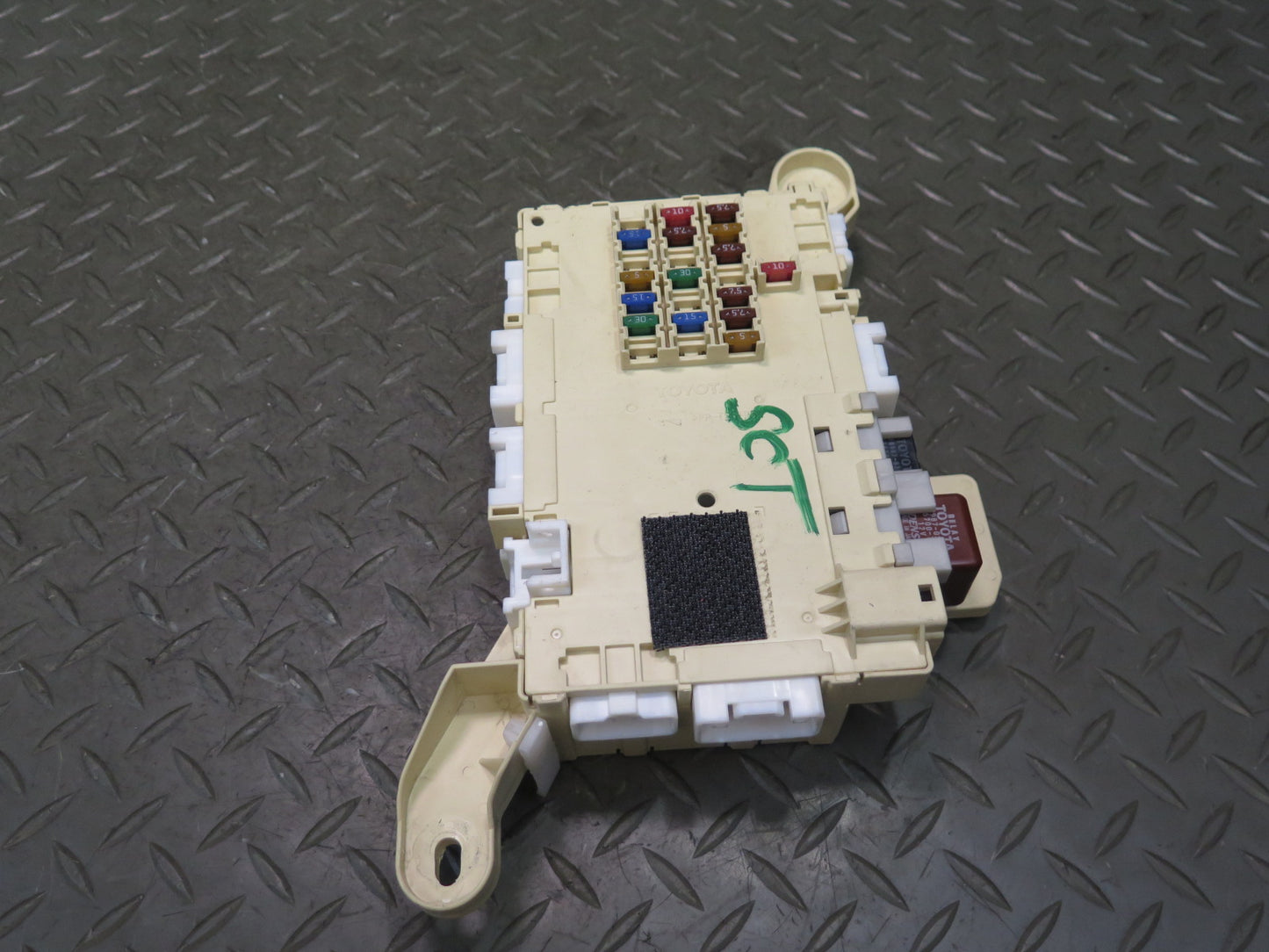 02-05 Lexus UZZ40L SC430 Front Left Dashboard Fuse Box Module 82730-24012 OEM