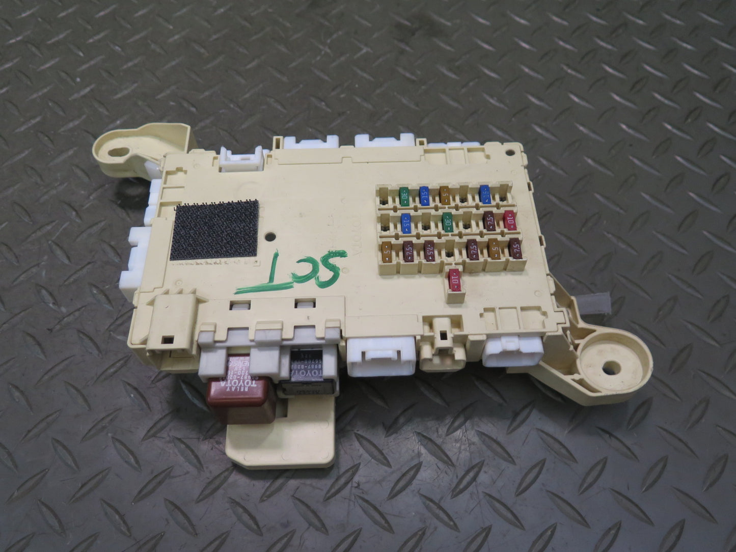 02-05 Lexus UZZ40L SC430 Front Left Dashboard Fuse Box Module 82730-24012 OEM