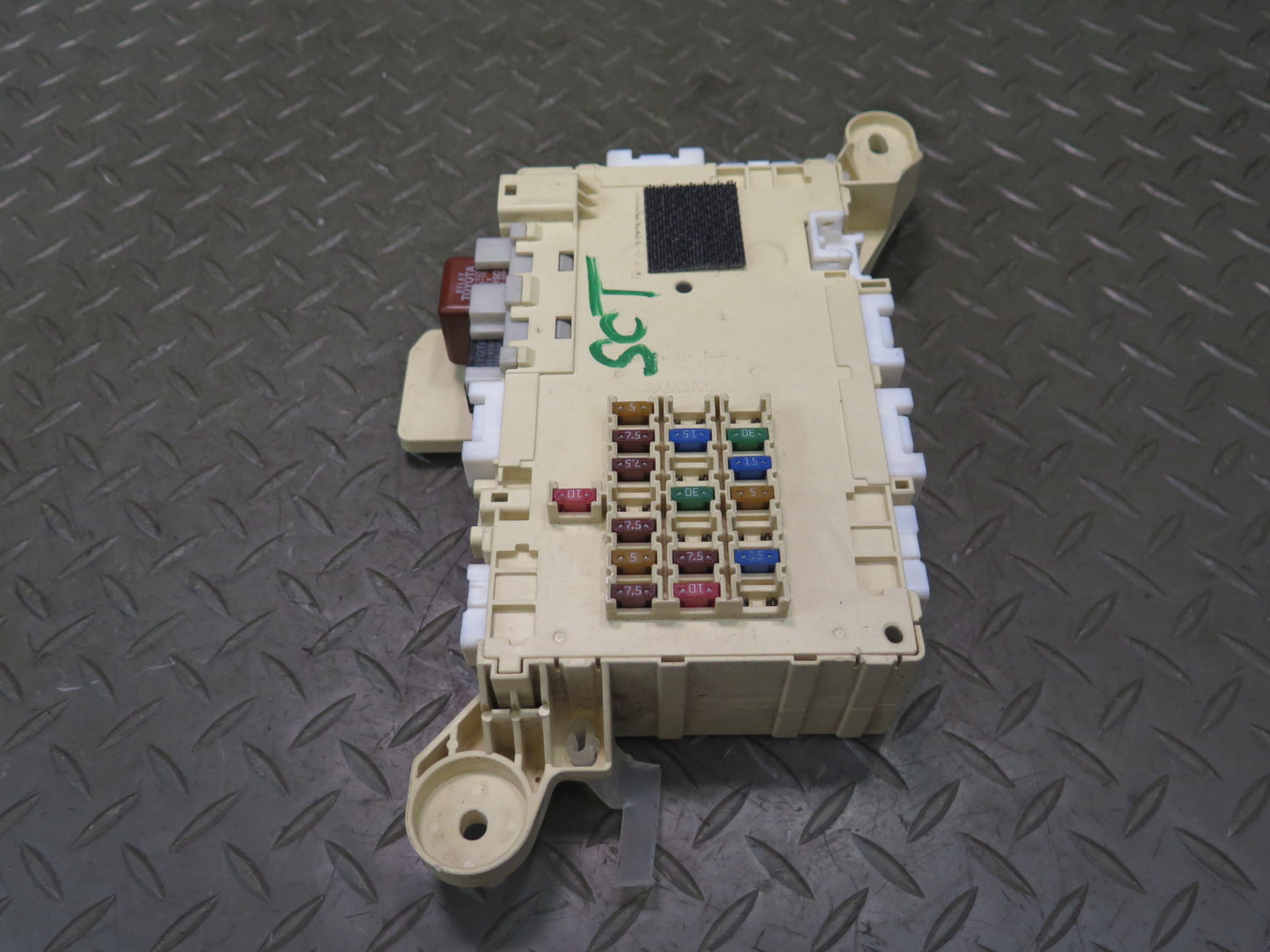 02-05 Lexus UZZ40L SC430 Front Left Dashboard Fuse Box Module 82730-24012 OEM