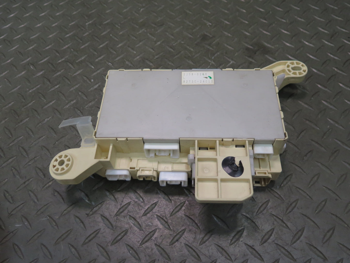02-05 Lexus UZZ40L SC430 Front Left Dashboard Fuse Box Module 82730-24012 OEM