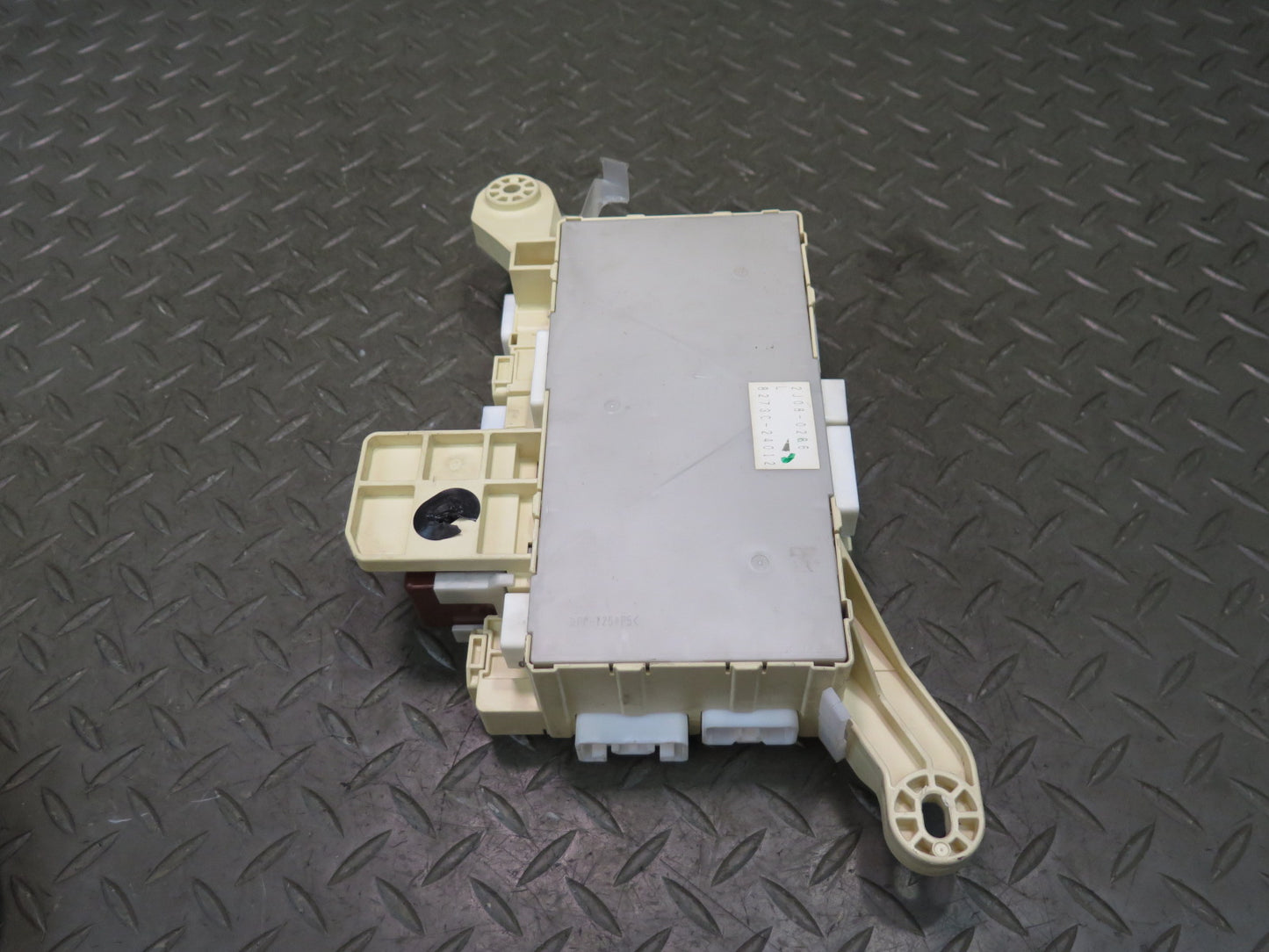 02-05 Lexus UZZ40L SC430 Front Left Dashboard Fuse Box Module 82730-24012 OEM