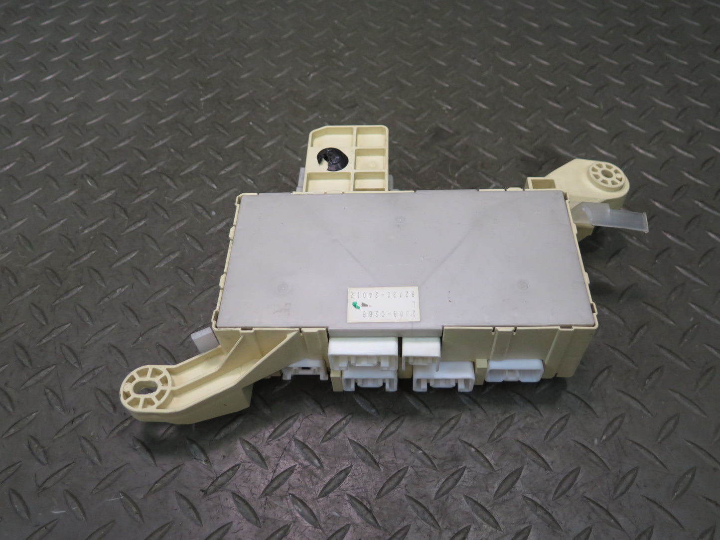 02-05 Lexus UZZ40L SC430 Front Left Dashboard Fuse Box Module 82730-24012 OEM