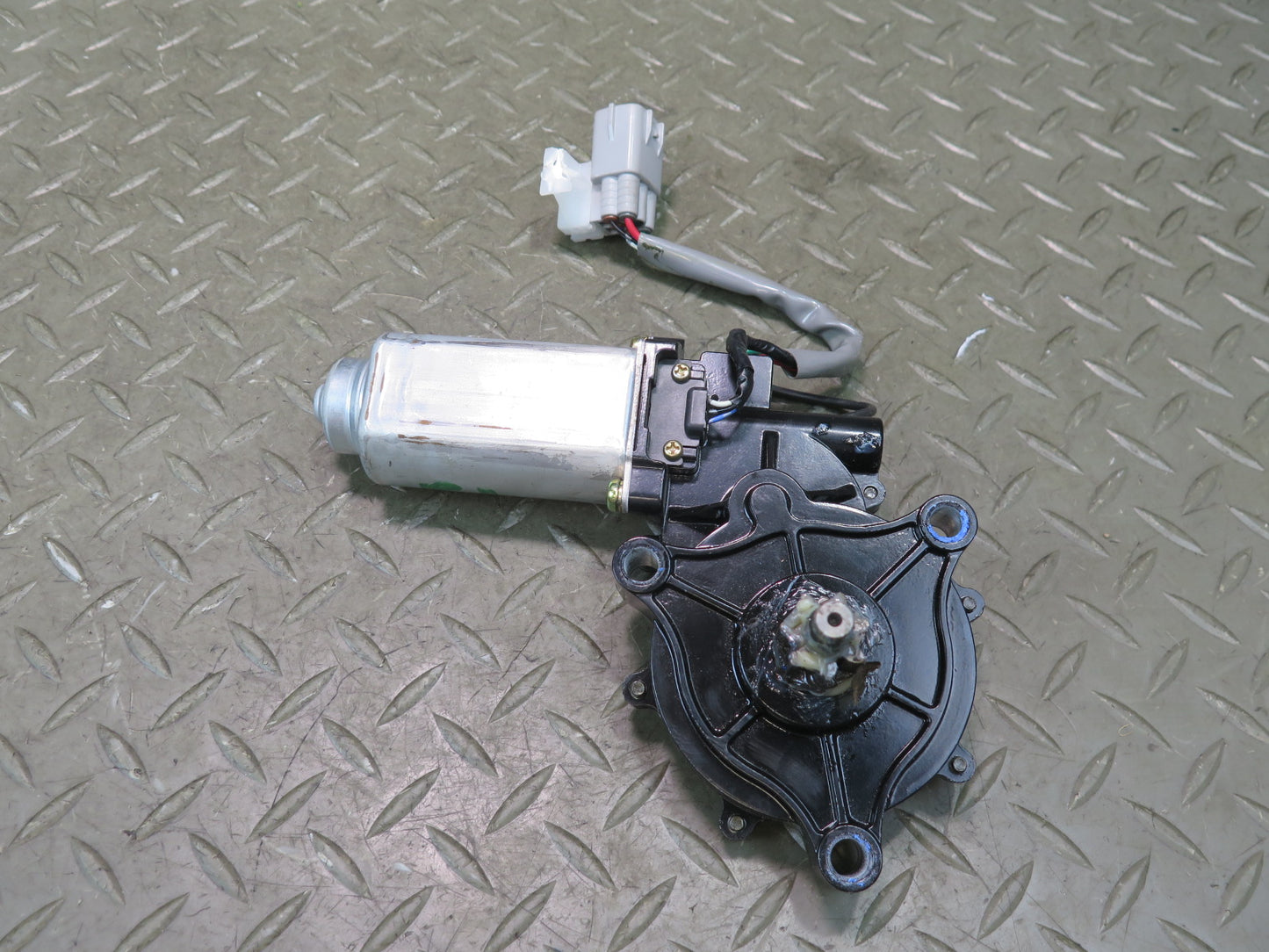 02-10 Lexus UZZ40L SC430 Set of 2 Rear Left Trunk Hinge Drive Gear Motor OEM
