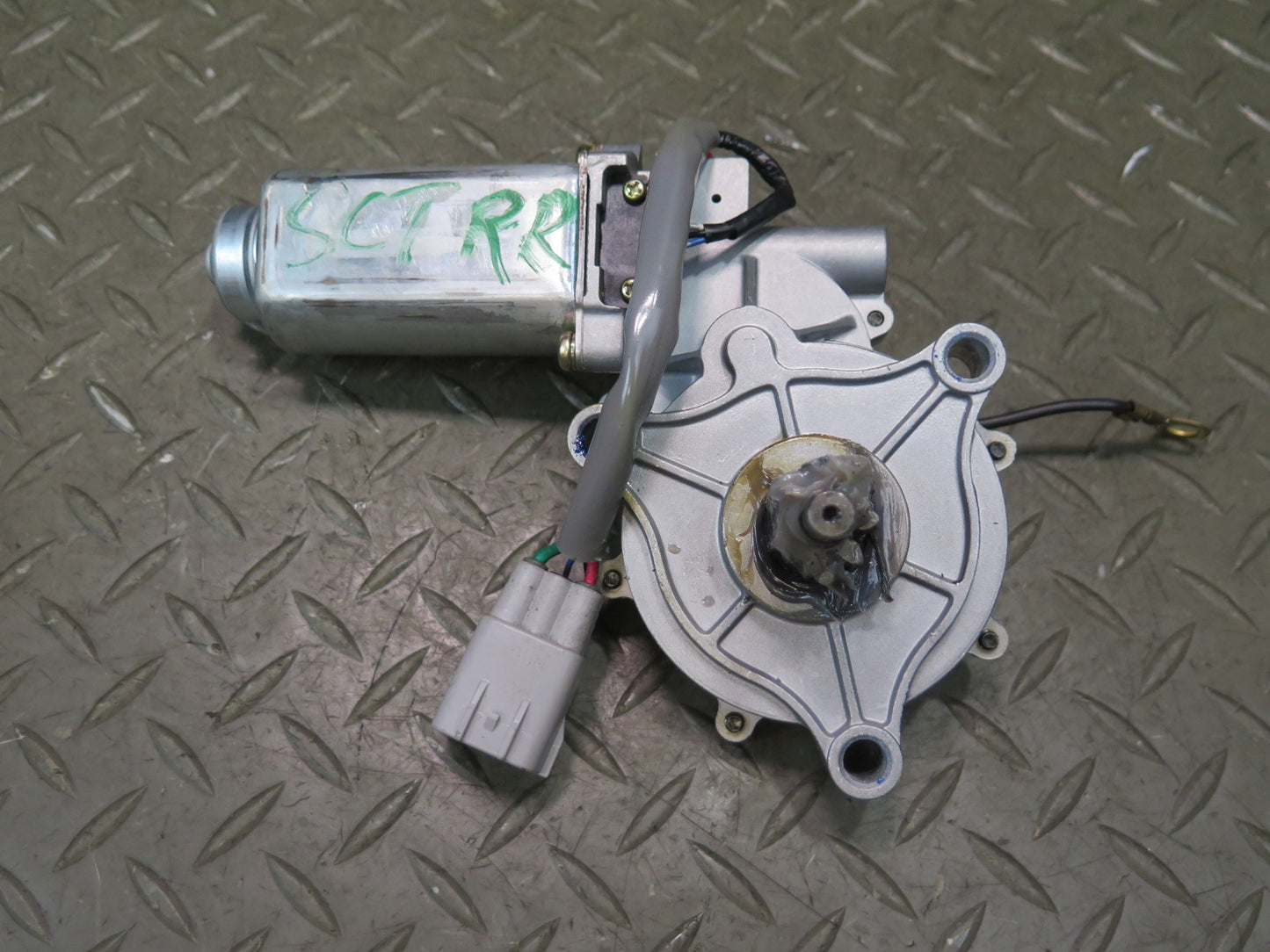 02-10 Lexus UZZ40L SC430 Convertible TOP Roof Right Hinge Drive Motor OEM