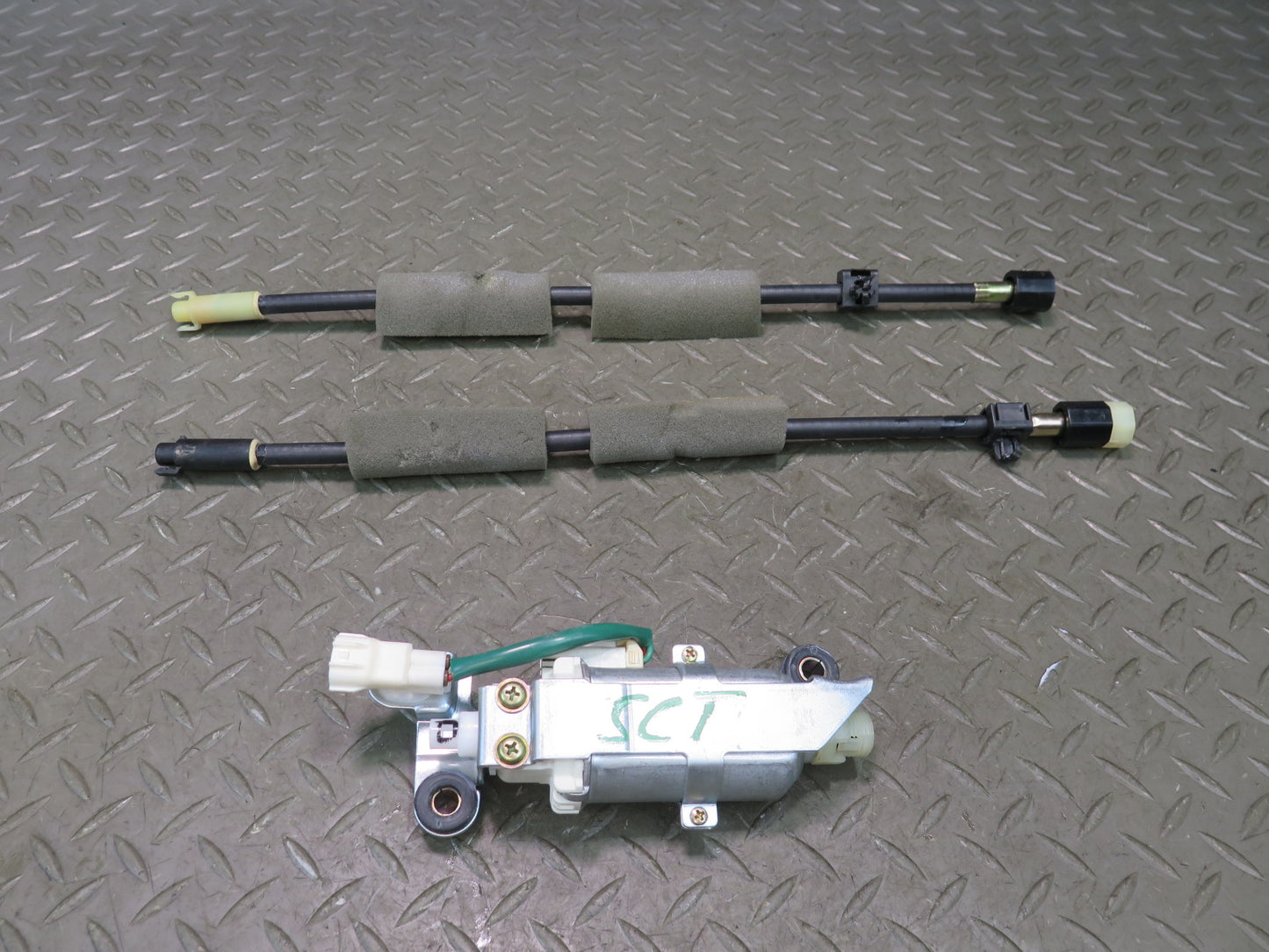 02-10 Lexus UZZ40L SC430 Rear Tonneau Package Tray Link Drive Motor w Cables OEM