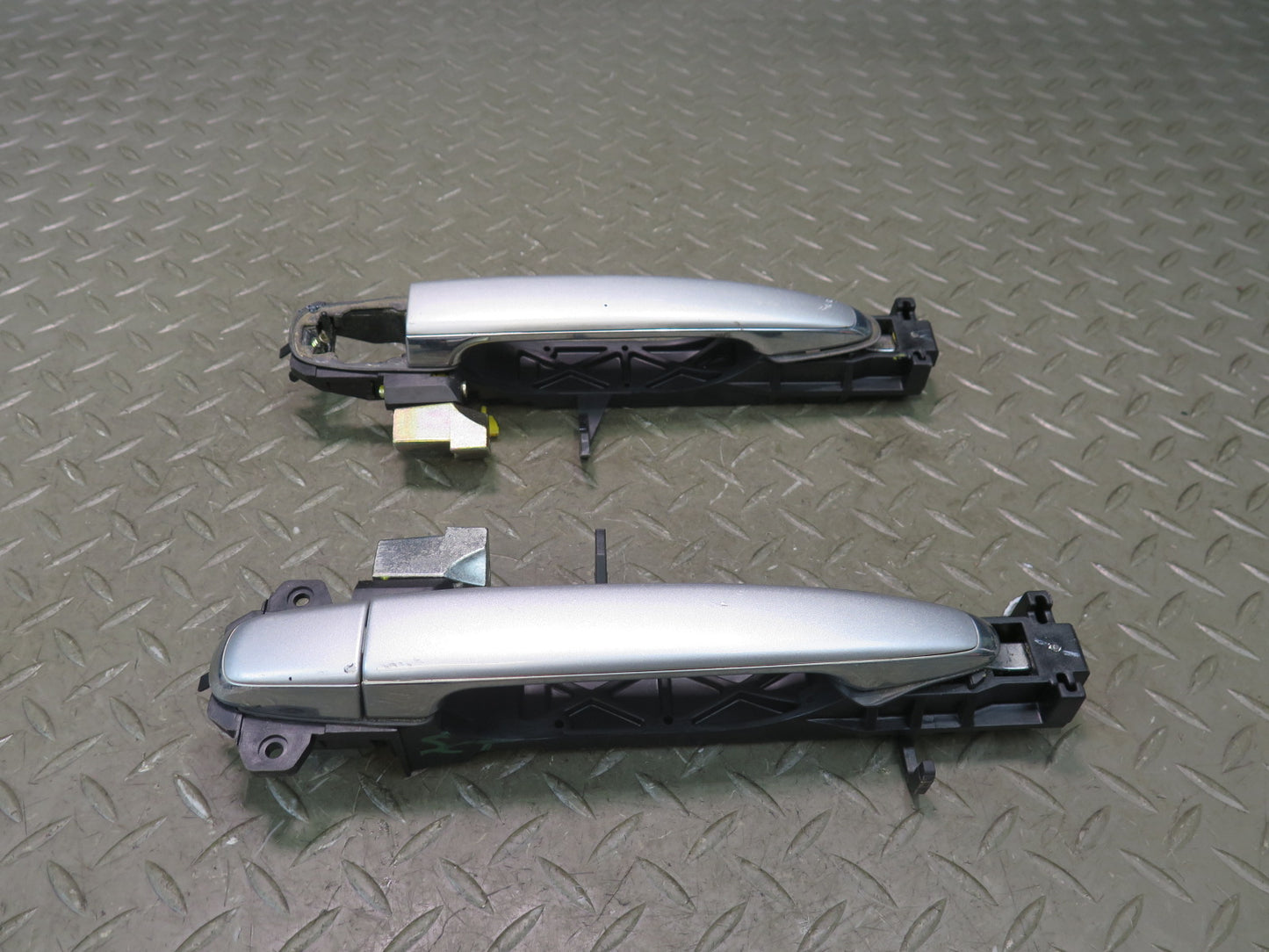 02-10 Lexus UZZ40L SC430 Set of 2 Left & Right Door Exterior Handle Silver OEM