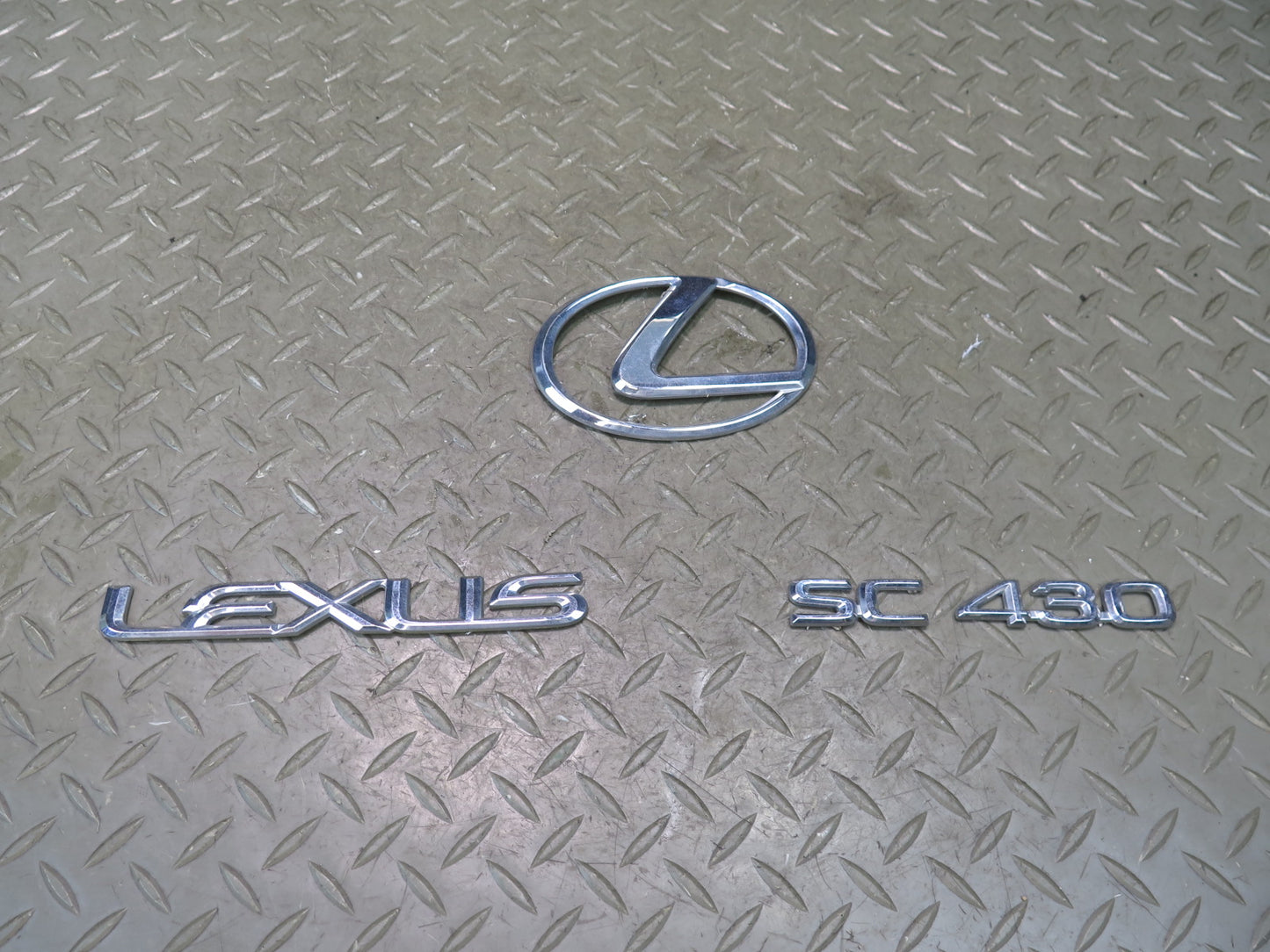 02-10 Lexus UZZ40L SC430 Rear Trunk Lid Ornament Emblem Logo Badge Set OEM