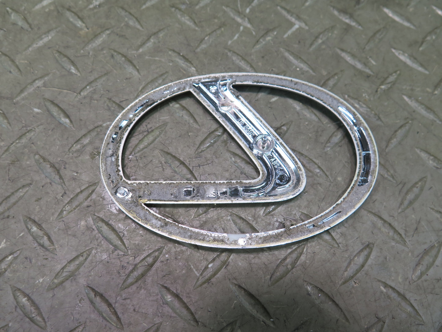 02-10 Lexus UZZ40L SC430 Rear Trunk Lid Ornament Emblem Logo Badge Set OEM