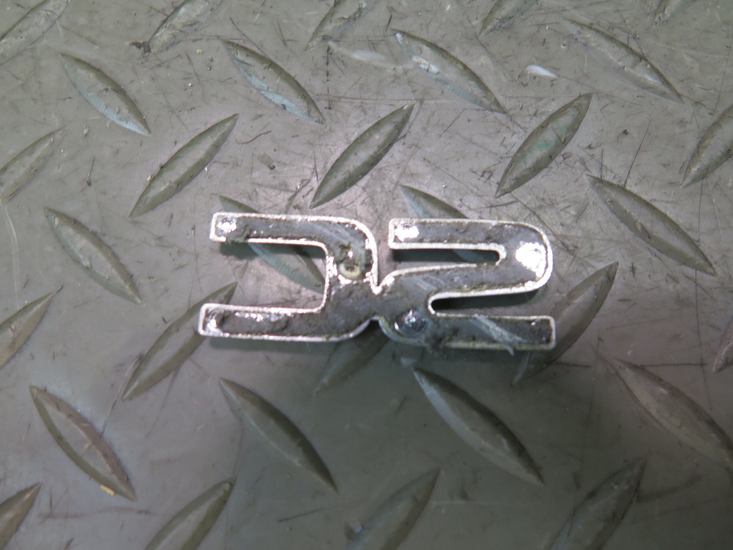 02-10 Lexus UZZ40L SC430 Rear Trunk Lid Ornament Emblem Logo Badge Set OEM
