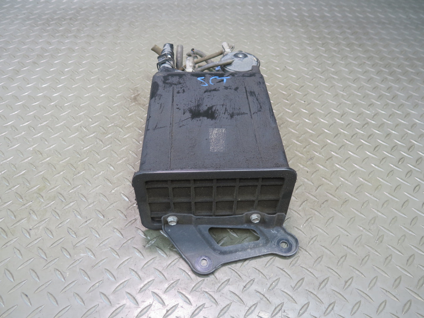 02-05 Lexus UZZ40L SC430 Fuel Evap Vapor Charcoal Canister w Sensor OEM