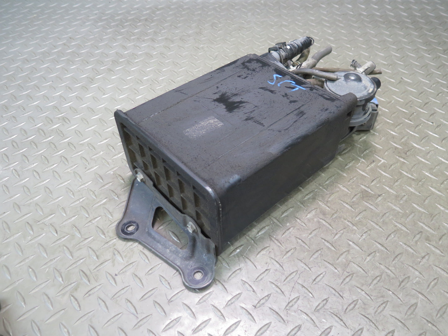 02-05 Lexus UZZ40L SC430 Fuel Evap Vapor Charcoal Canister w Sensor OEM