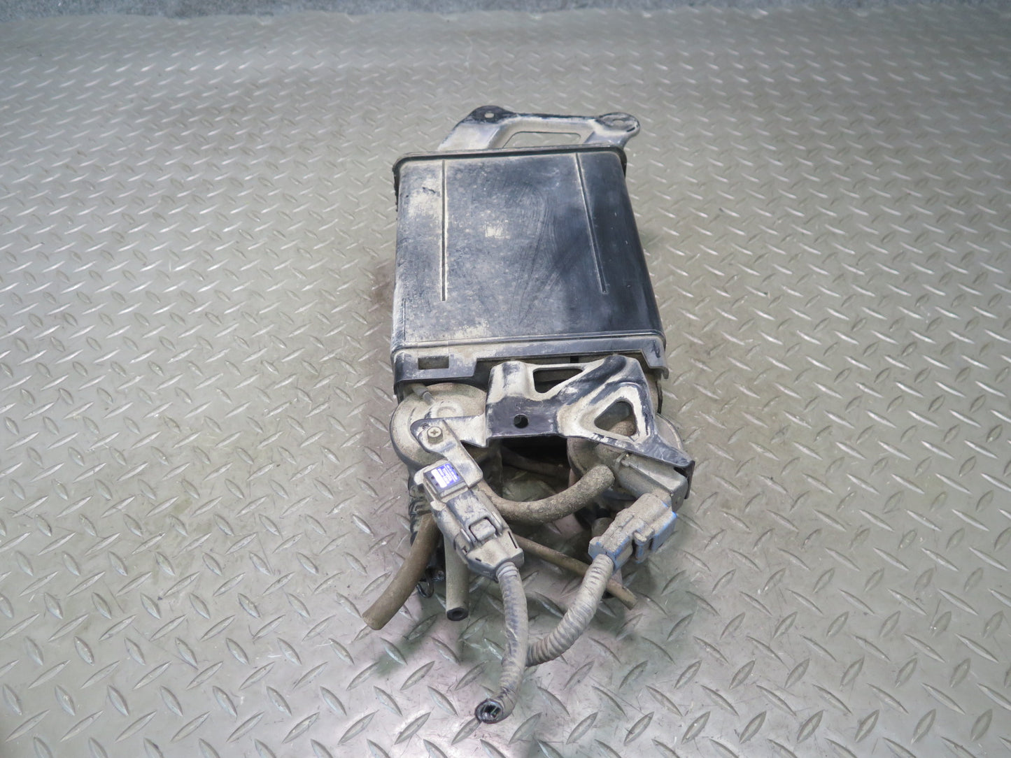 02-05 Lexus UZZ40L SC430 Fuel Evap Vapor Charcoal Canister w Sensor OEM