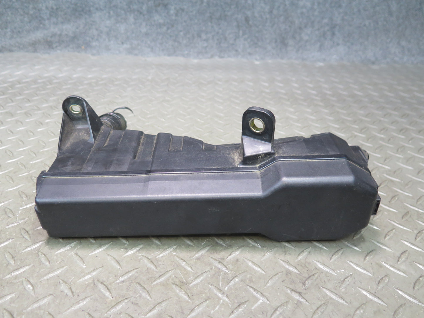 02-05 Lexus UZZ40L SC430 Engine Bay Front Right Fuse Relay Box Module OEM