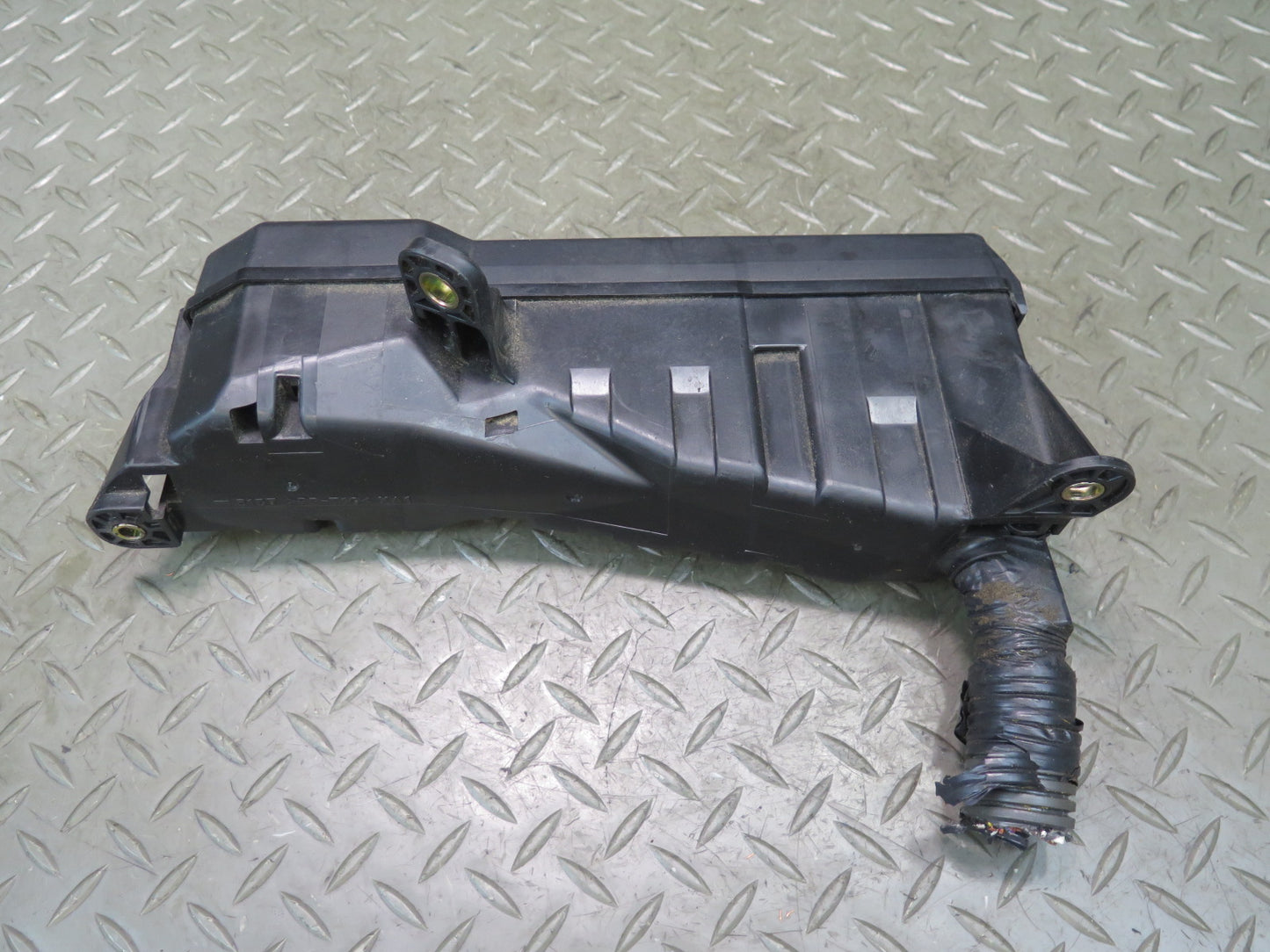02-05 Lexus UZZ40L SC430 Engine Bay Front Right Fuse Relay Box Module OEM