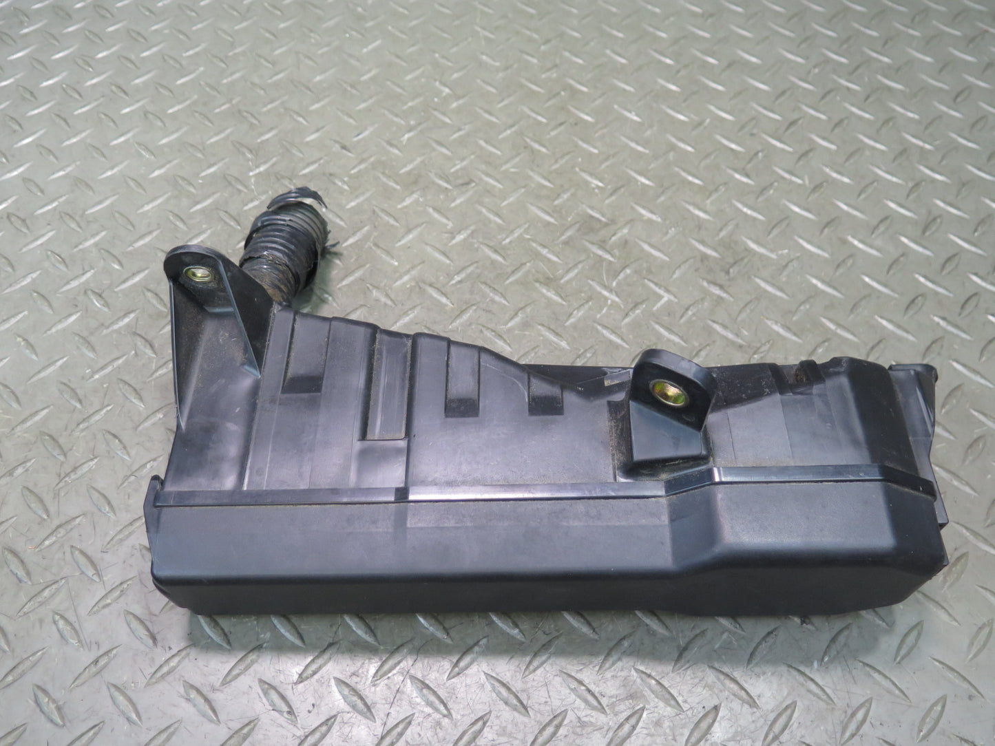 02-05 Lexus UZZ40L SC430 Engine Bay Front Right Fuse Relay Box Module OEM