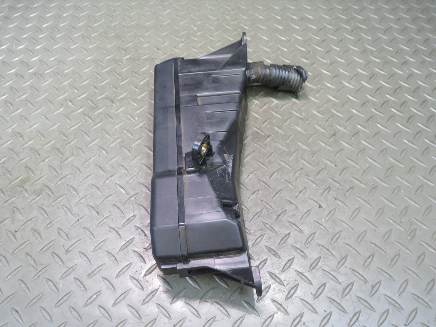02-05 Lexus UZZ40L SC430 Engine Bay Front Right Fuse Relay Box Module OEM