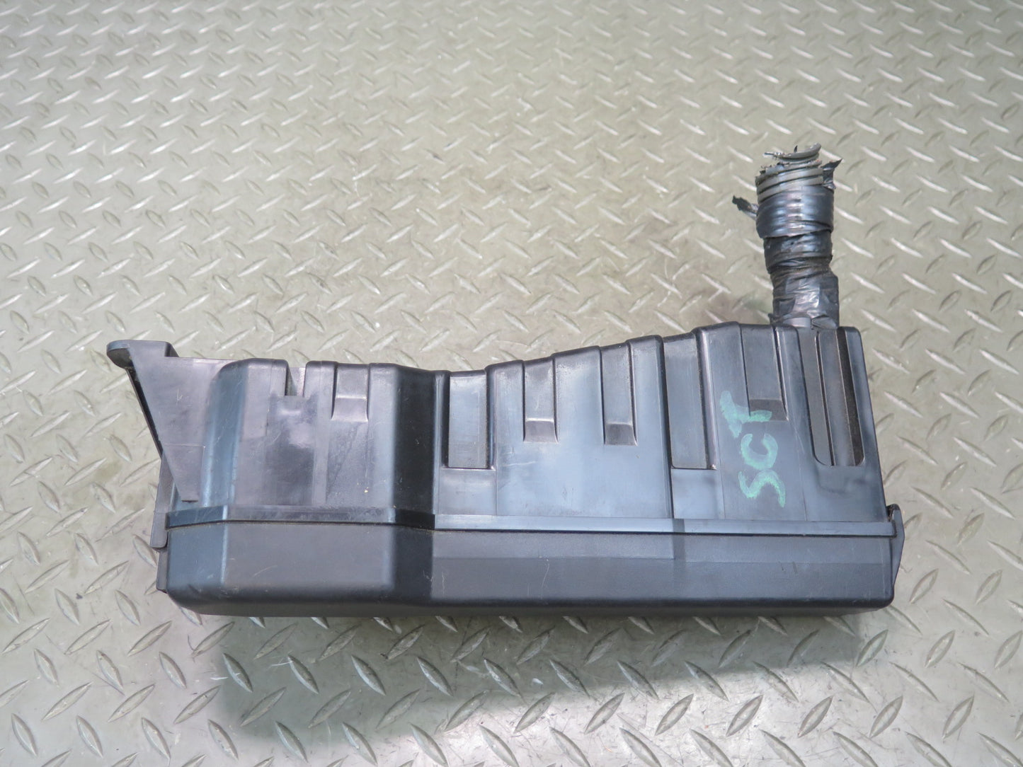 02-05 Lexus UZZ40L SC430 Engine Bay Front Right Fuse Relay Box Module OEM
