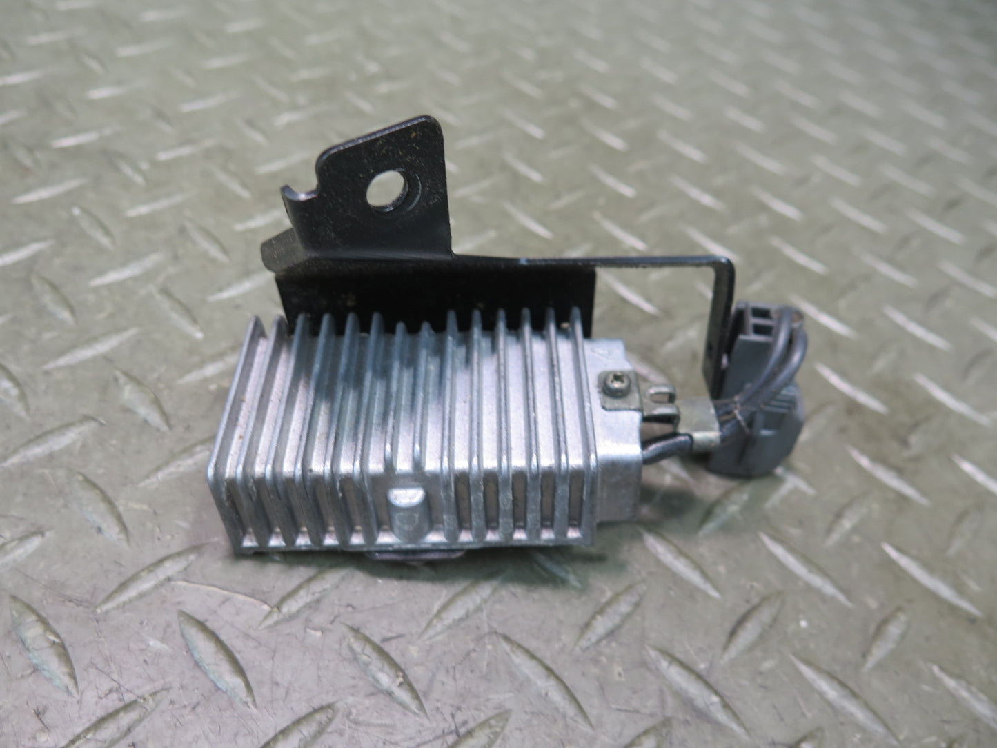 02-10 Lexus UZZ40L SC430 Fuel Pump Resistor Control Module 23080-50120 OEM