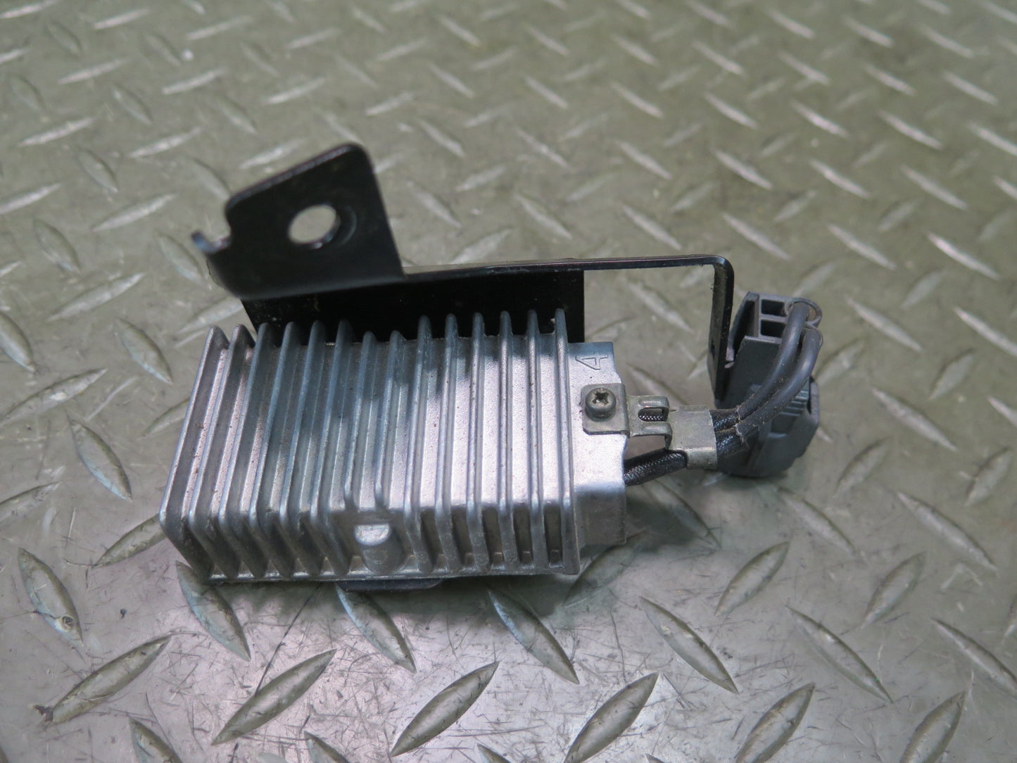 02-10 Lexus UZZ40L SC430 Fuel Pump Resistor Control Module 23080-50120 OEM