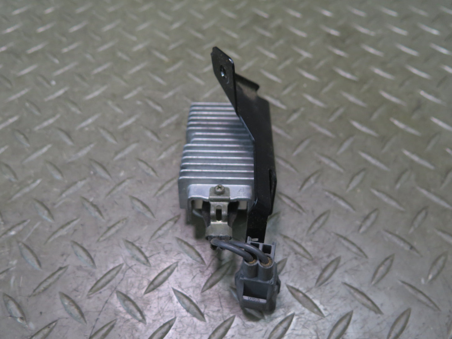 02-10 Lexus UZZ40L SC430 Fuel Pump Resistor Control Module 23080-50120 OEM