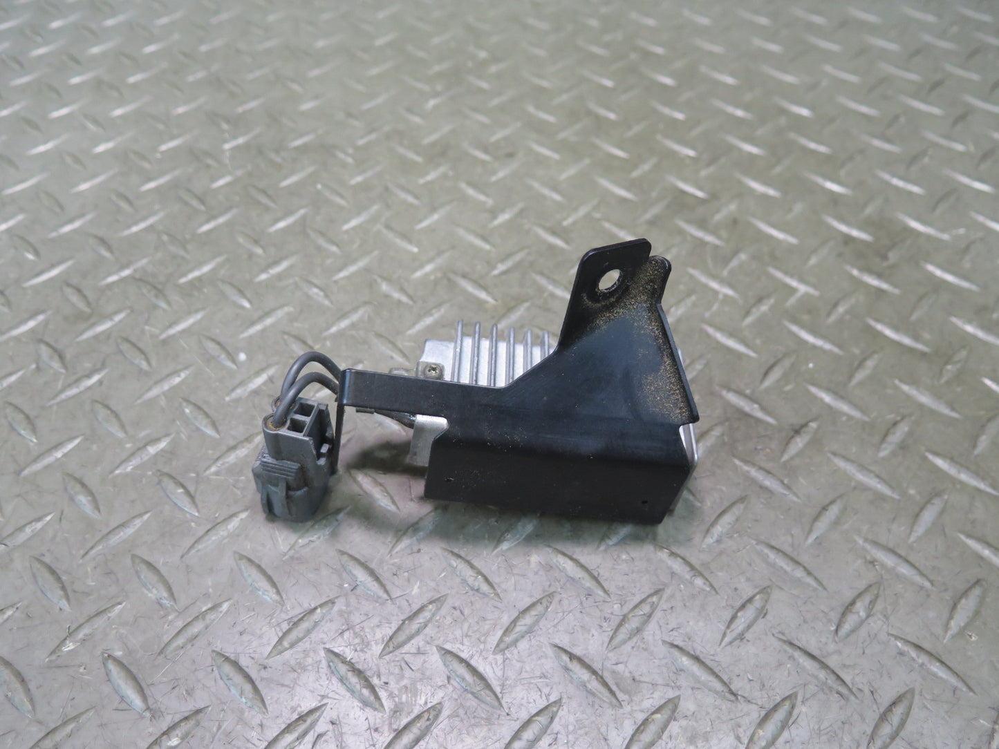 02-10 Lexus UZZ40L SC430 Fuel Pump Resistor Control Module 23080-50120 OEM