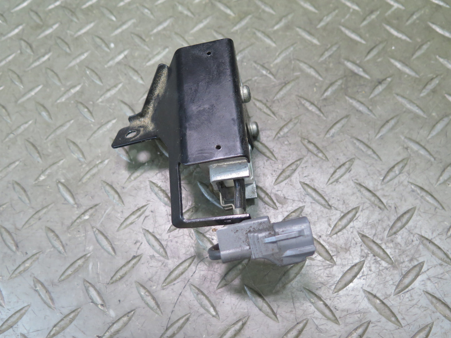 02-10 Lexus UZZ40L SC430 Fuel Pump Resistor Control Module 23080-50120 OEM
