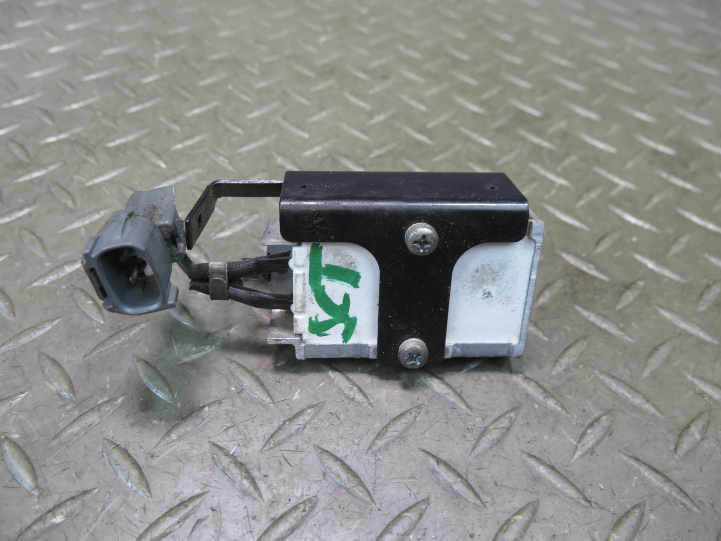 02-10 Lexus UZZ40L SC430 Fuel Pump Resistor Control Module 23080-50120 OEM