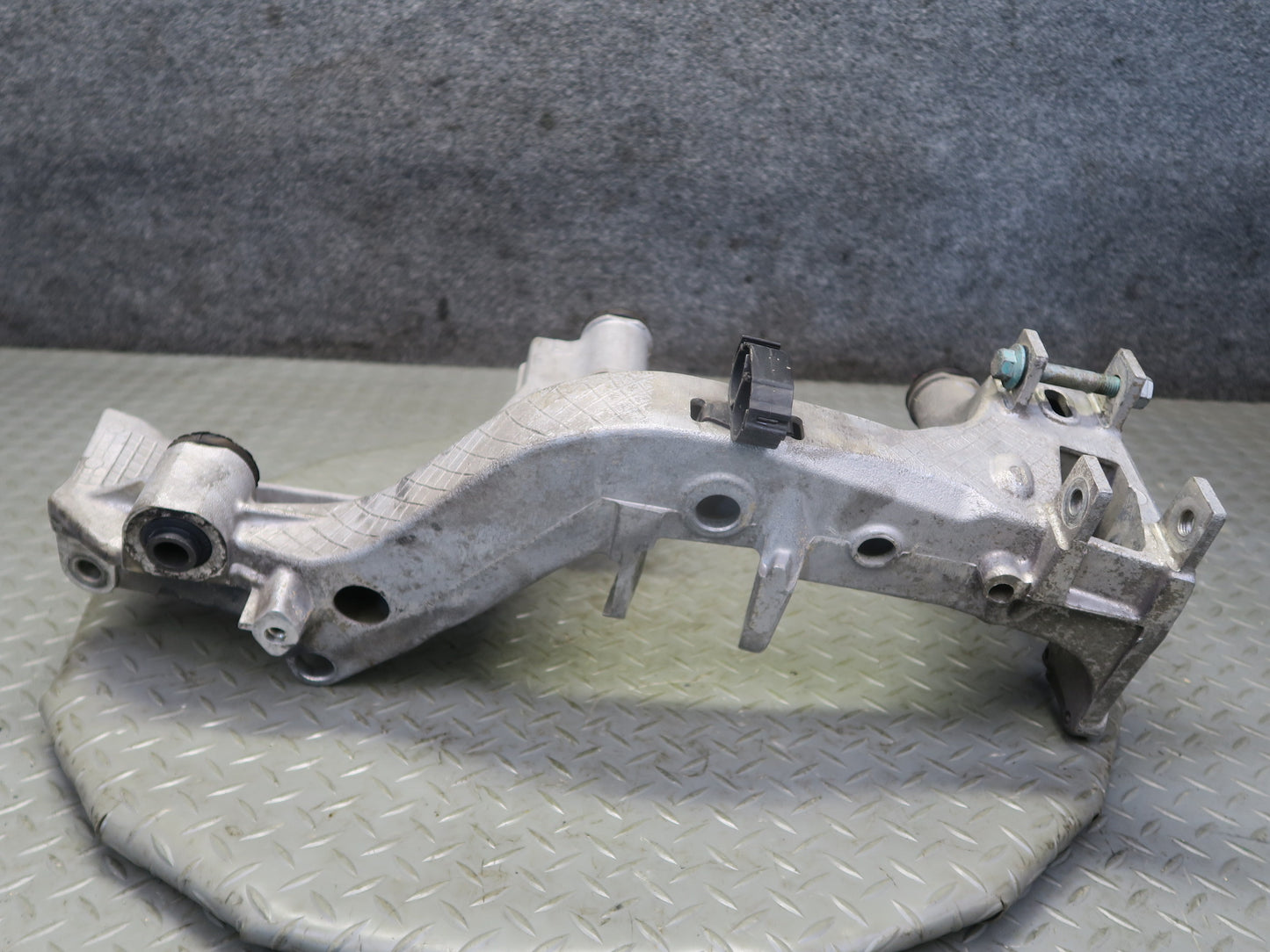 1999-2004 Porsche 911 996 Rear Right Suspension Sub Frame Bracket Mount